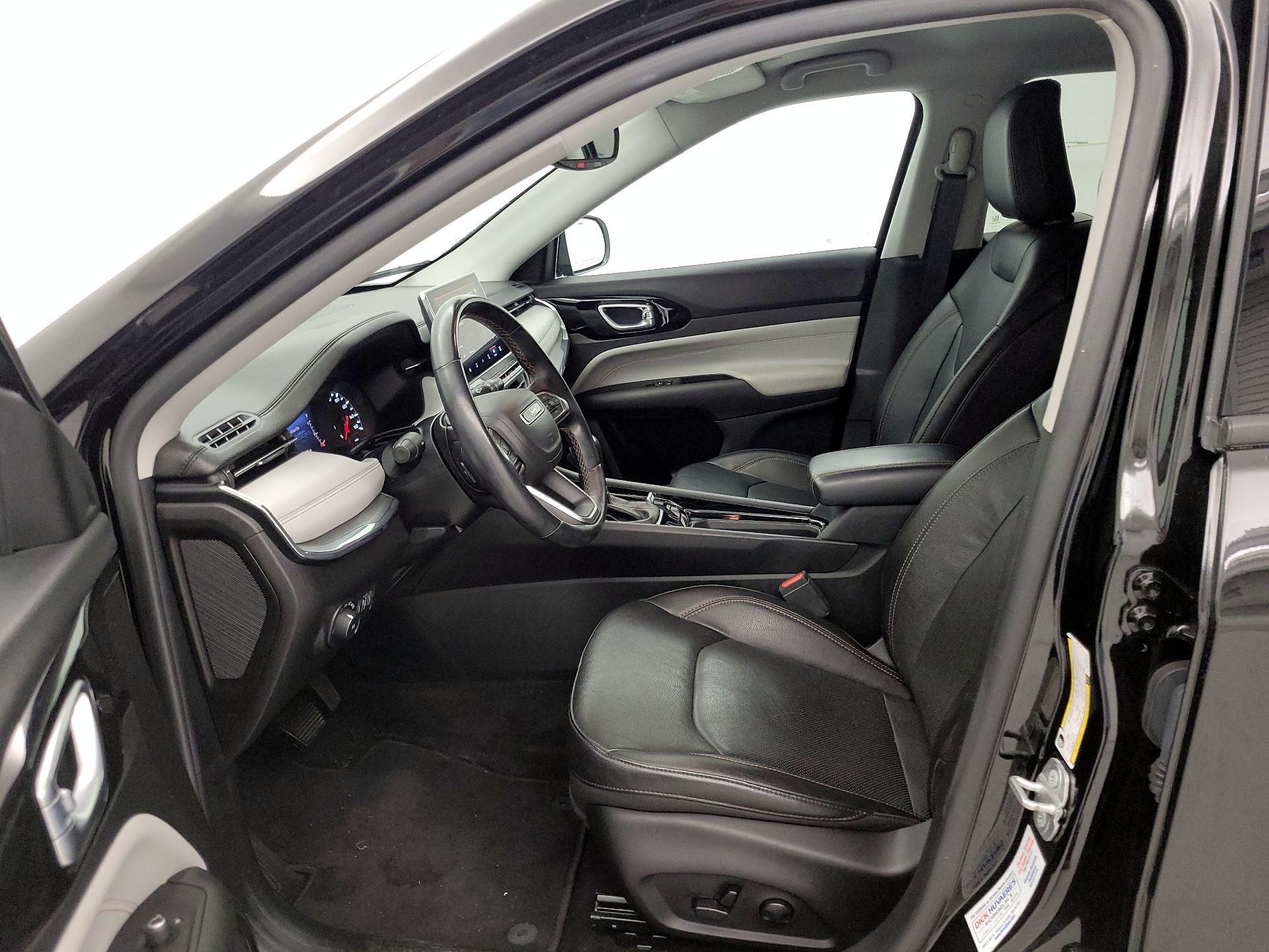 Thumbnail: 2022 Jeep Compass - 11