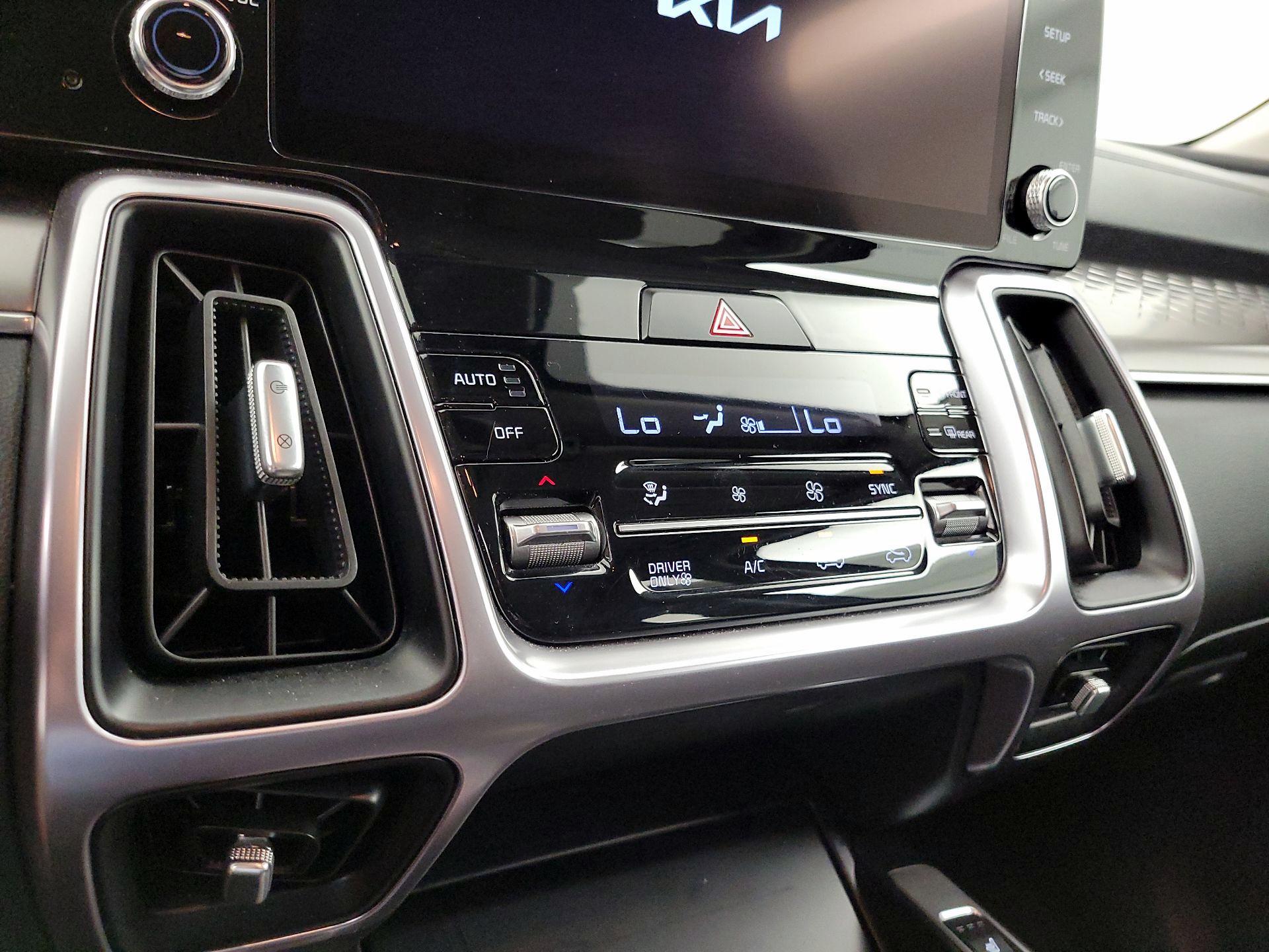 Thumbnail: 2023 Kia Sorento - 17
