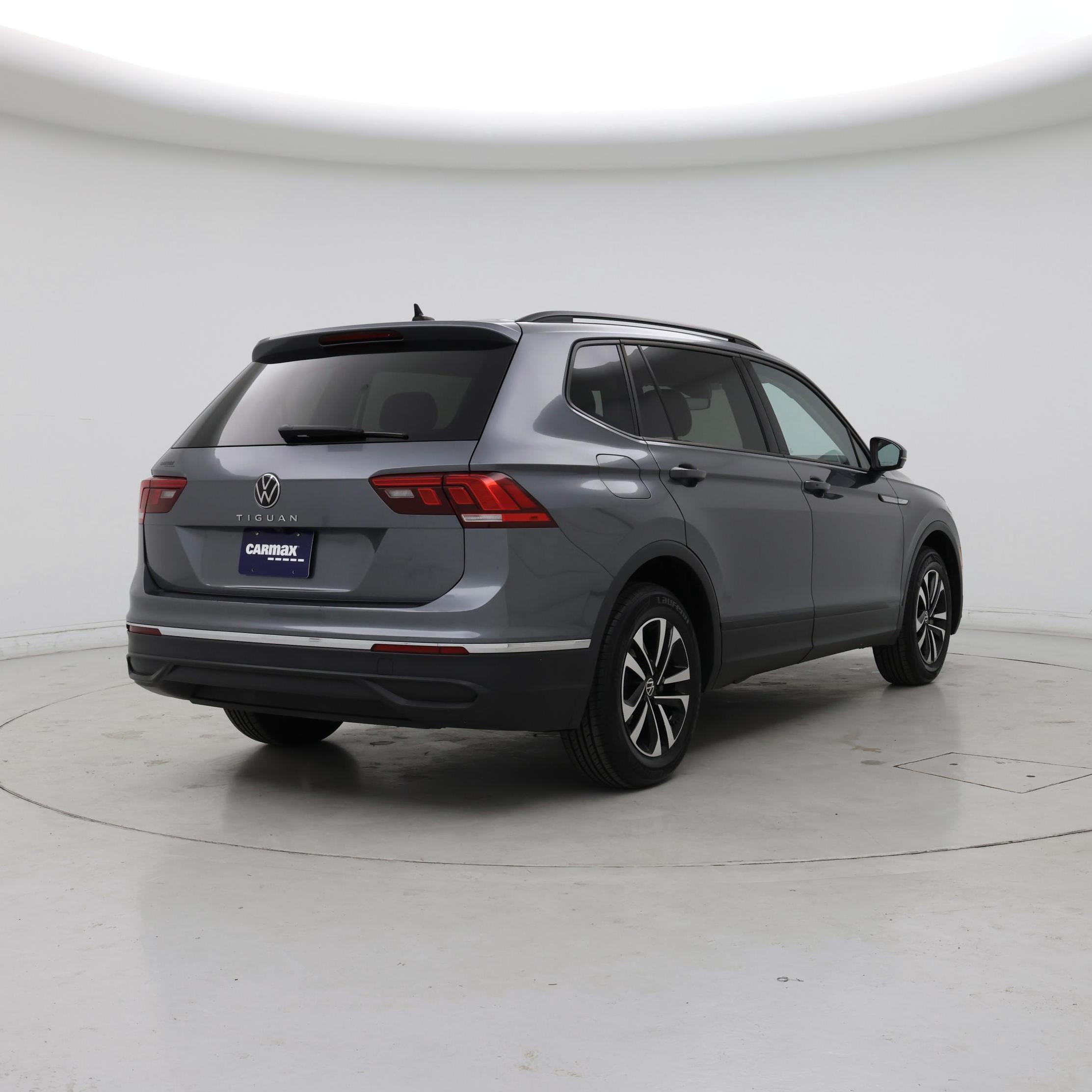 Thumbnail: 2023 Volkswagen Tiguan - 8