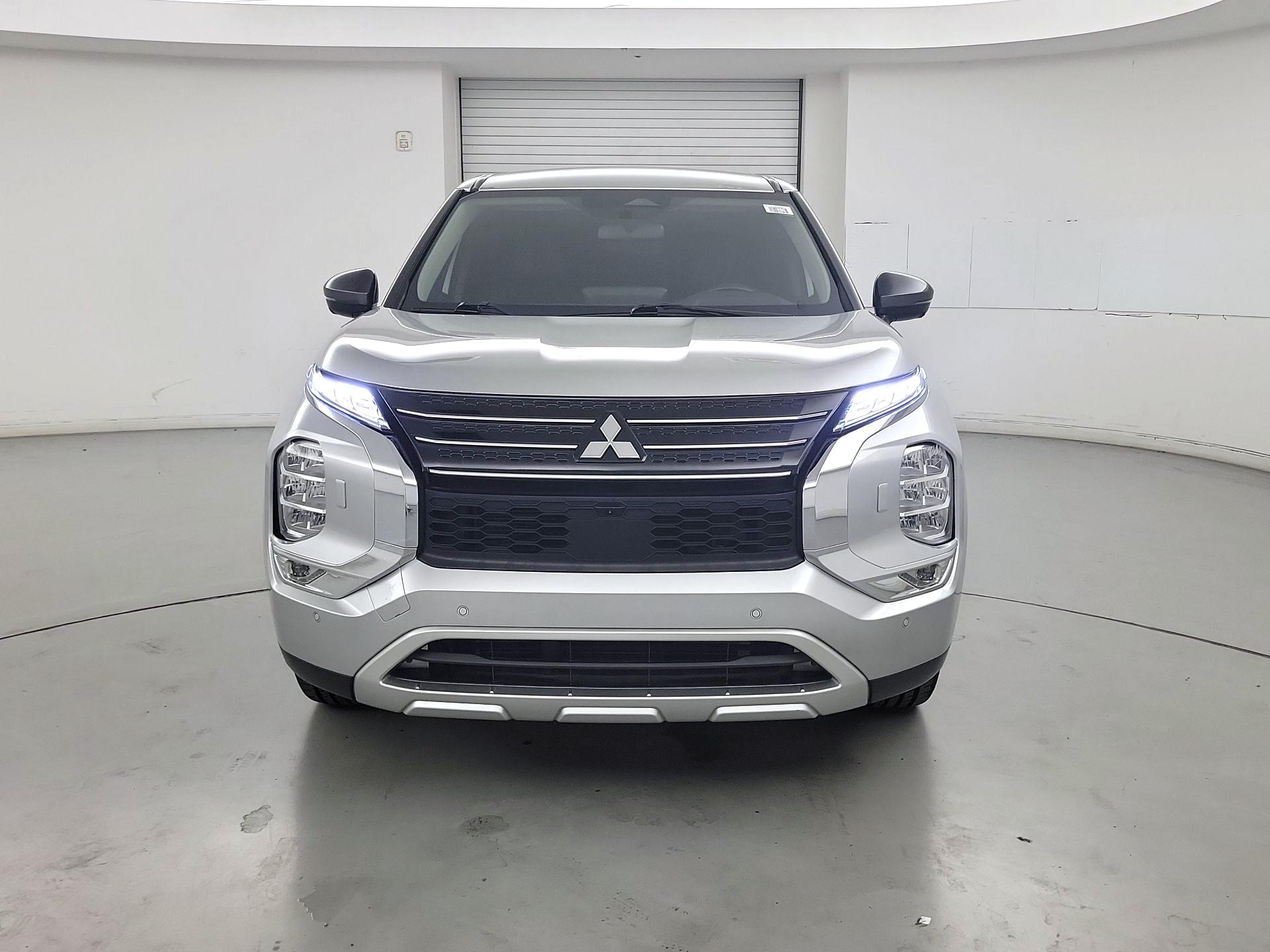 Thumbnail: 2022 Mitsubishi Outlander - 2