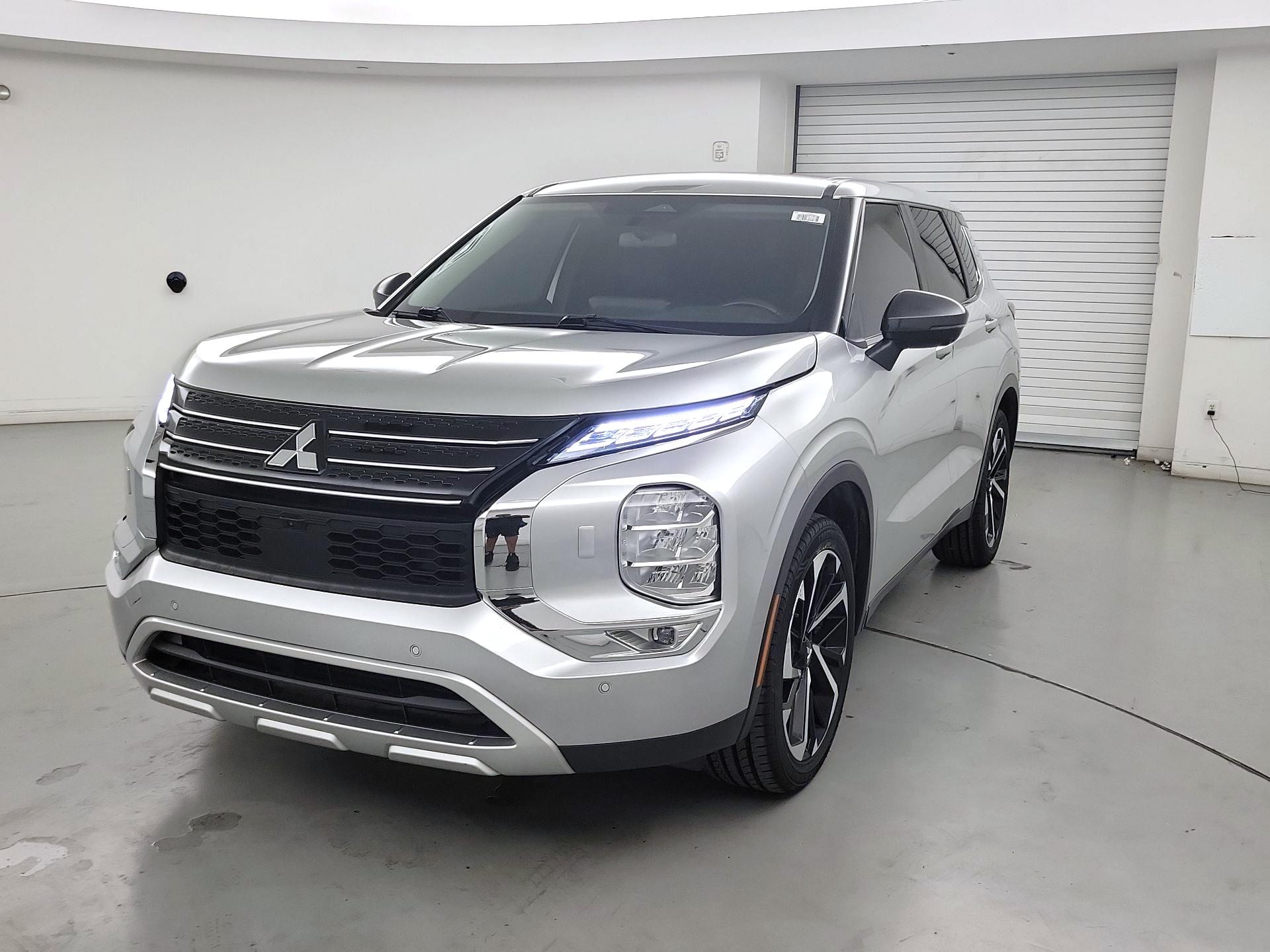Thumbnail: 2022 Mitsubishi Outlander - 3