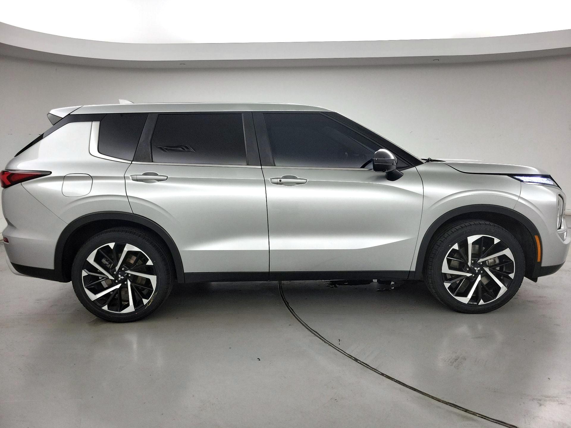 Thumbnail: 2022 Mitsubishi Outlander - 4