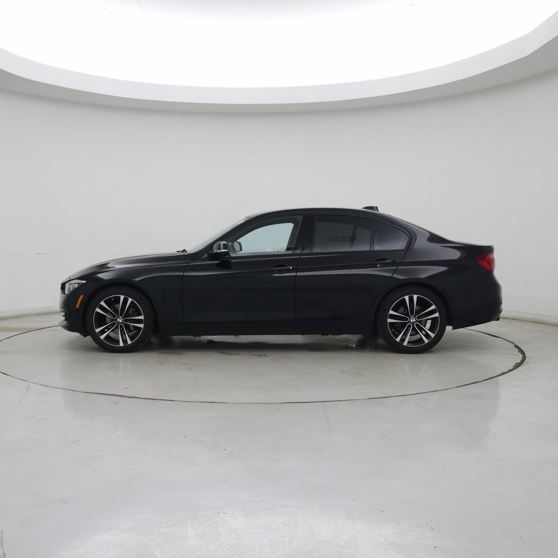 Thumbnail: 2018 BMW 3 Series - 3