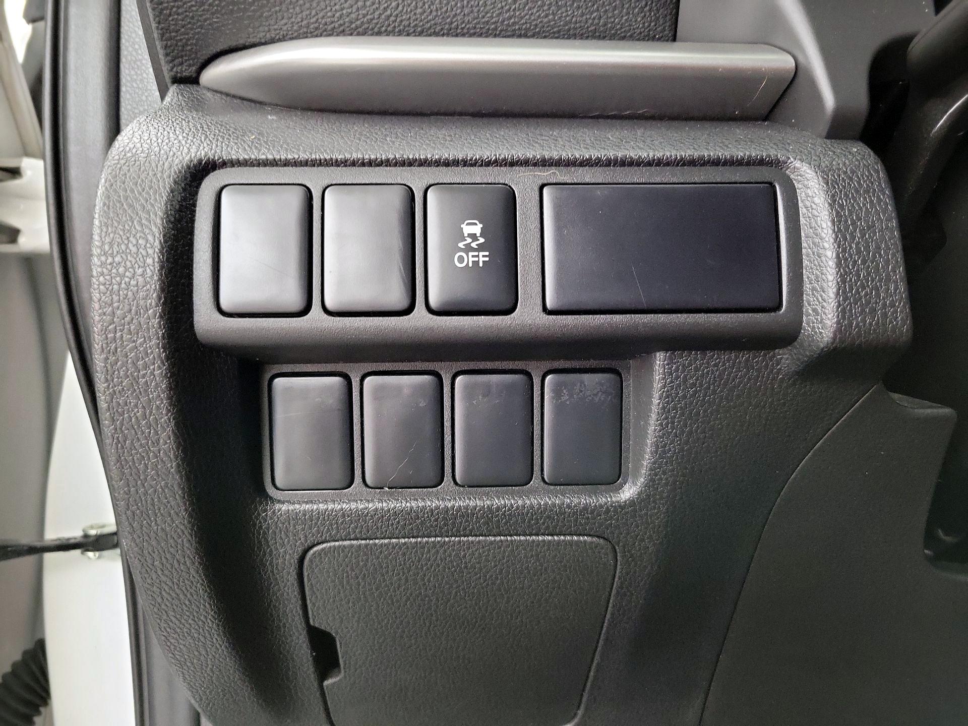 Thumbnail: 2019 Mitsubishi Eclipse Cross - 13