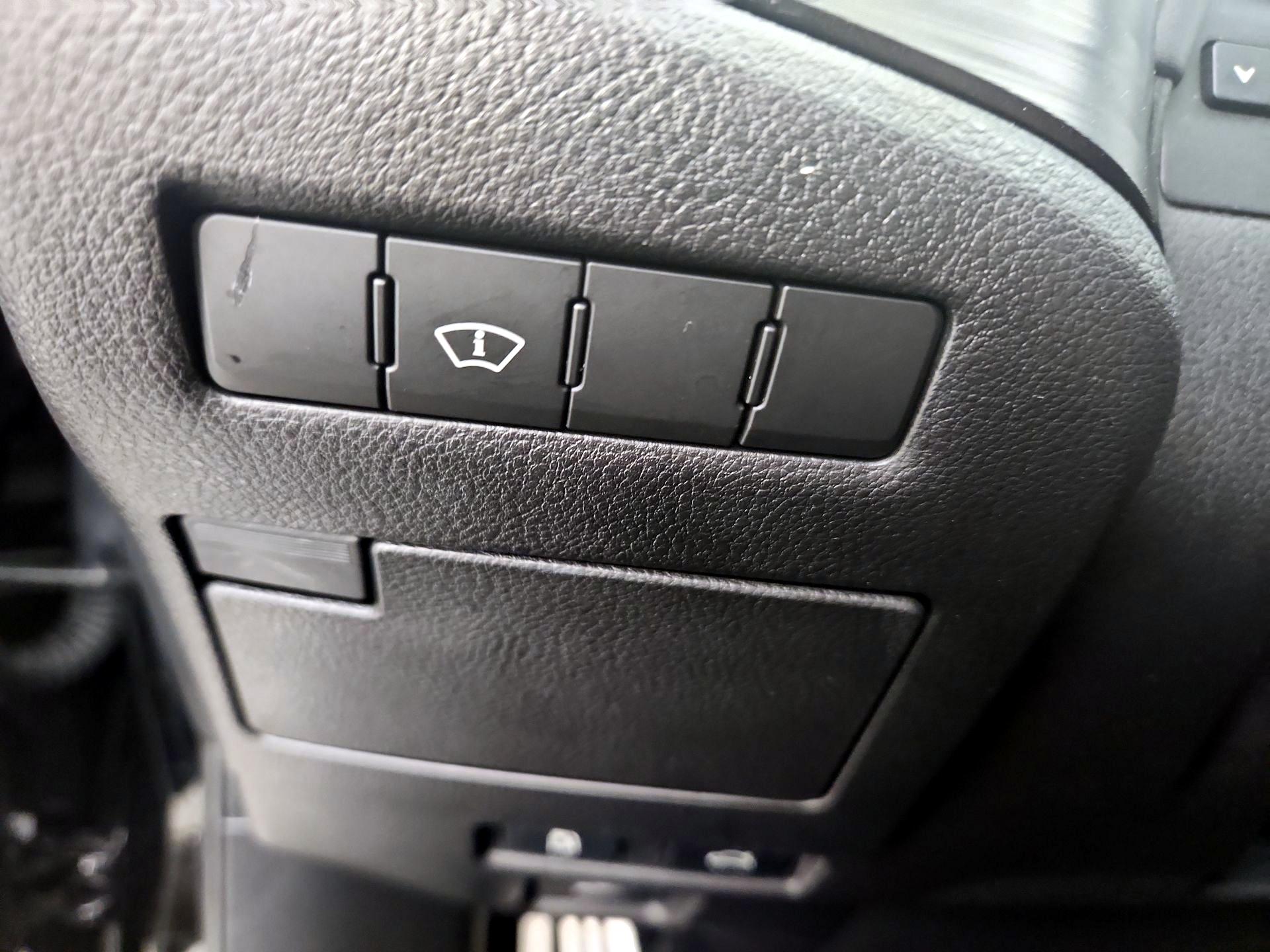 Thumbnail: 2021 Lexus ES - 13