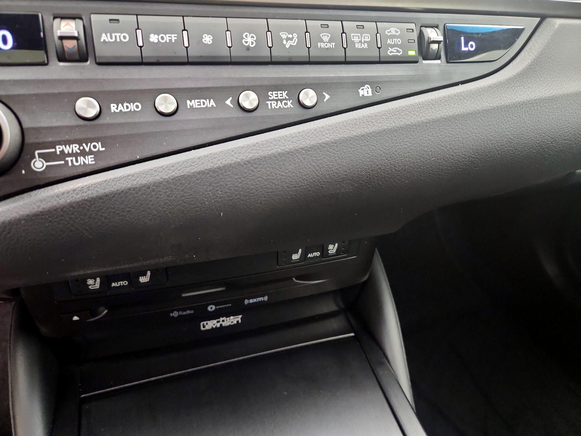 Thumbnail: 2021 Lexus ES - 16