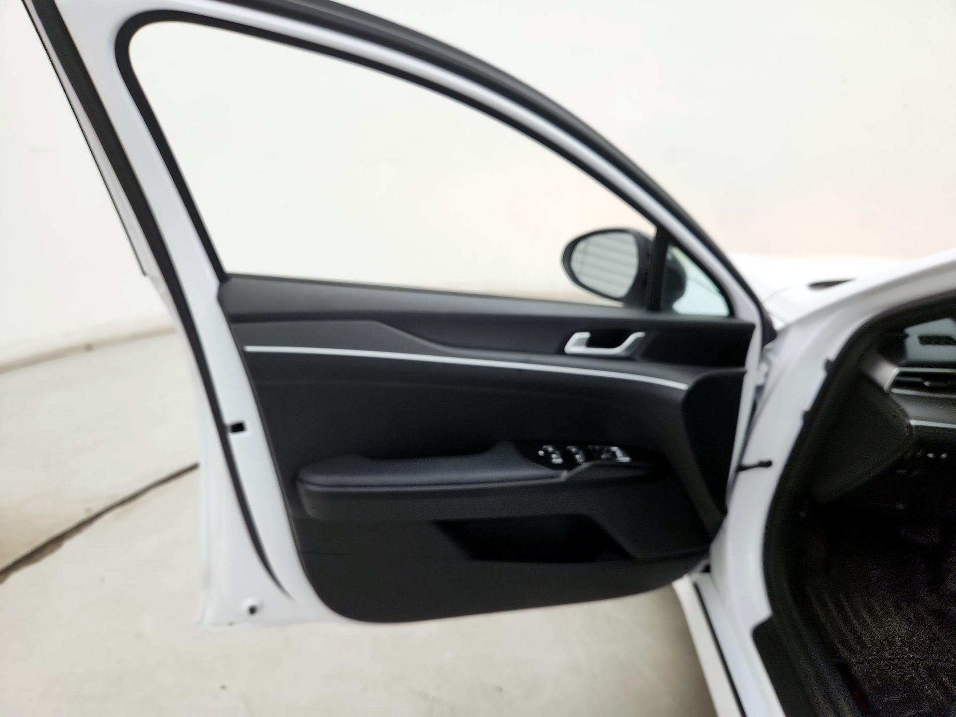 Thumbnail: 2024 Kia K5 - 12