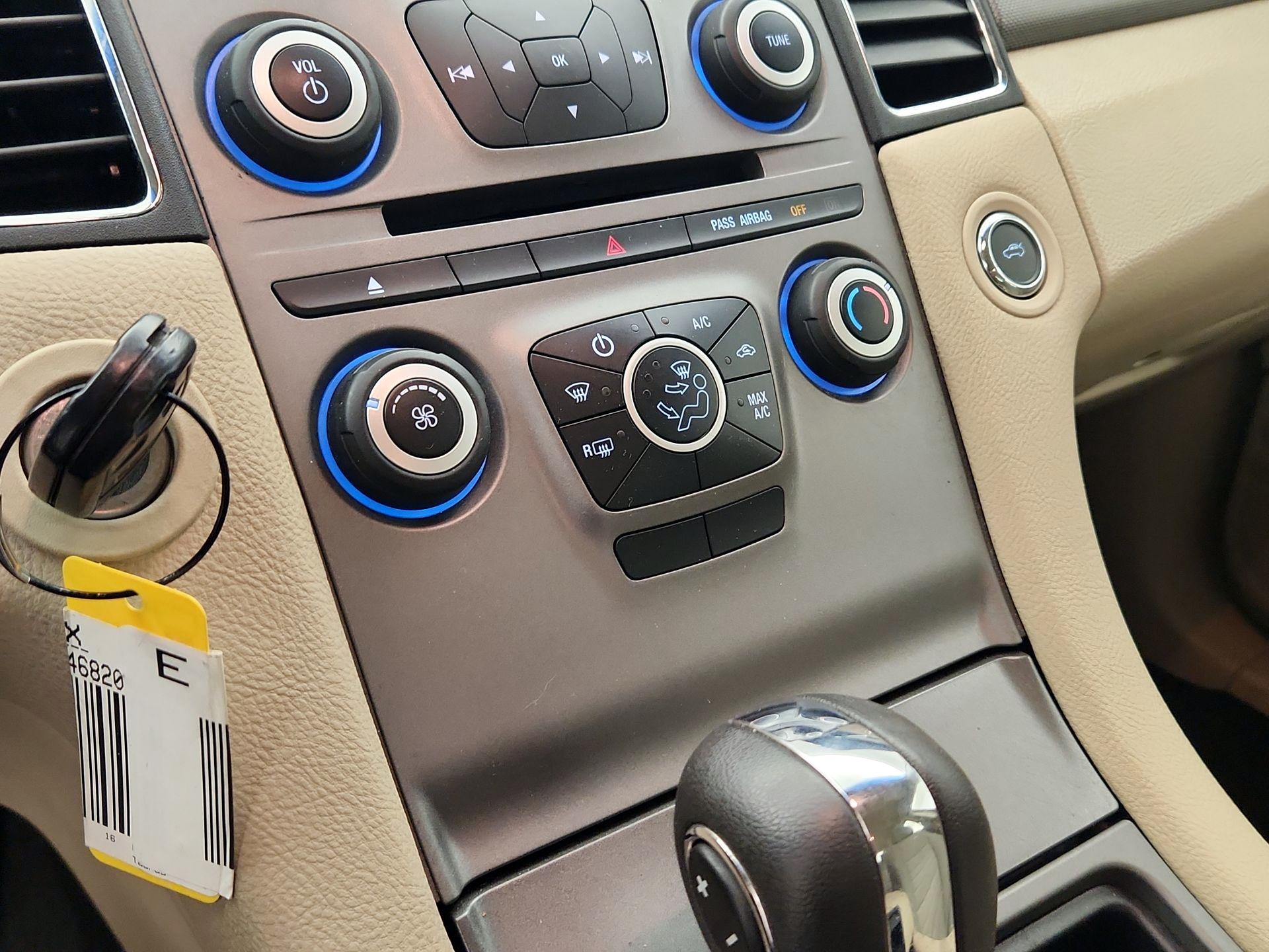 Thumbnail: 2016 Ford Taurus - 16