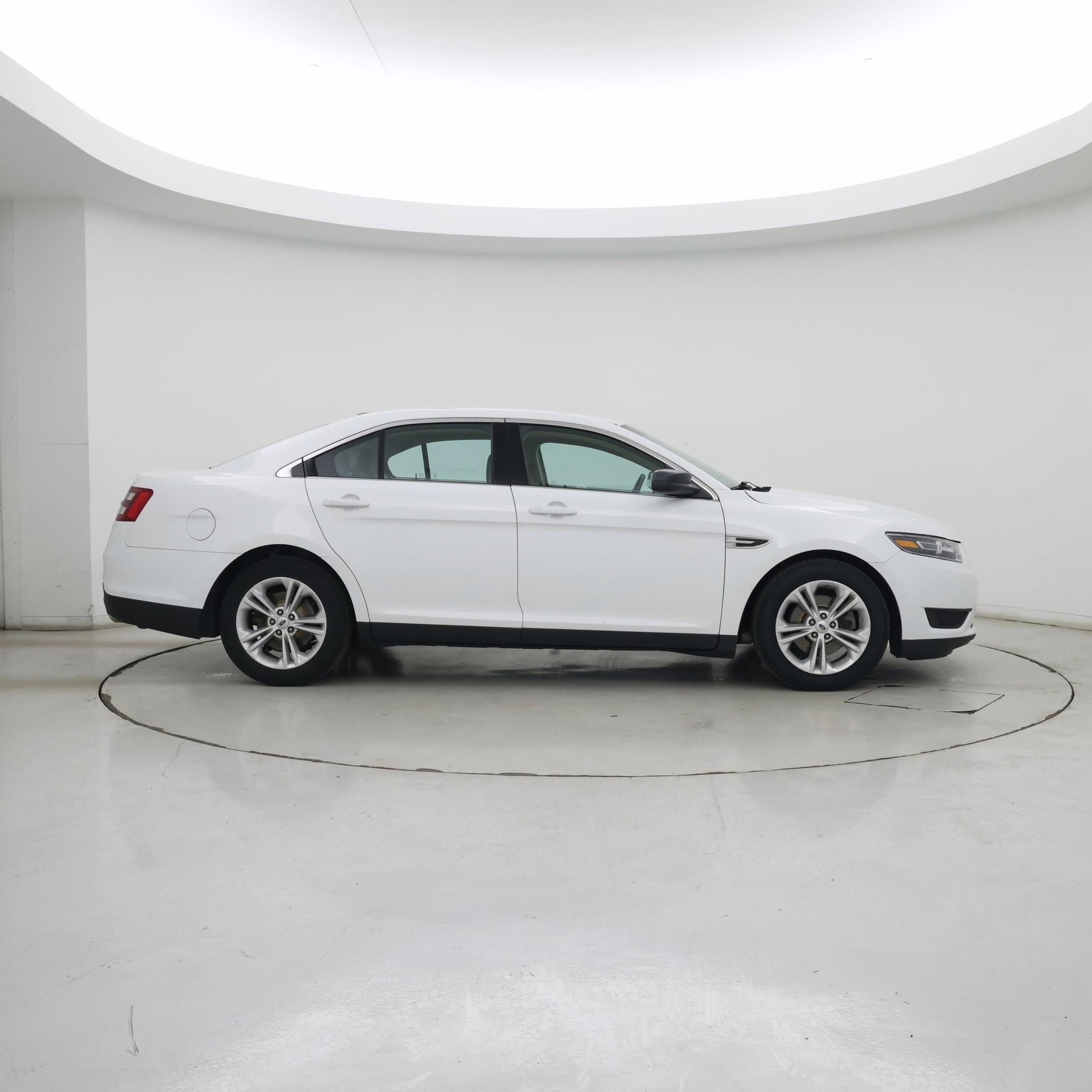 Thumbnail: 2016 Ford Taurus - 7