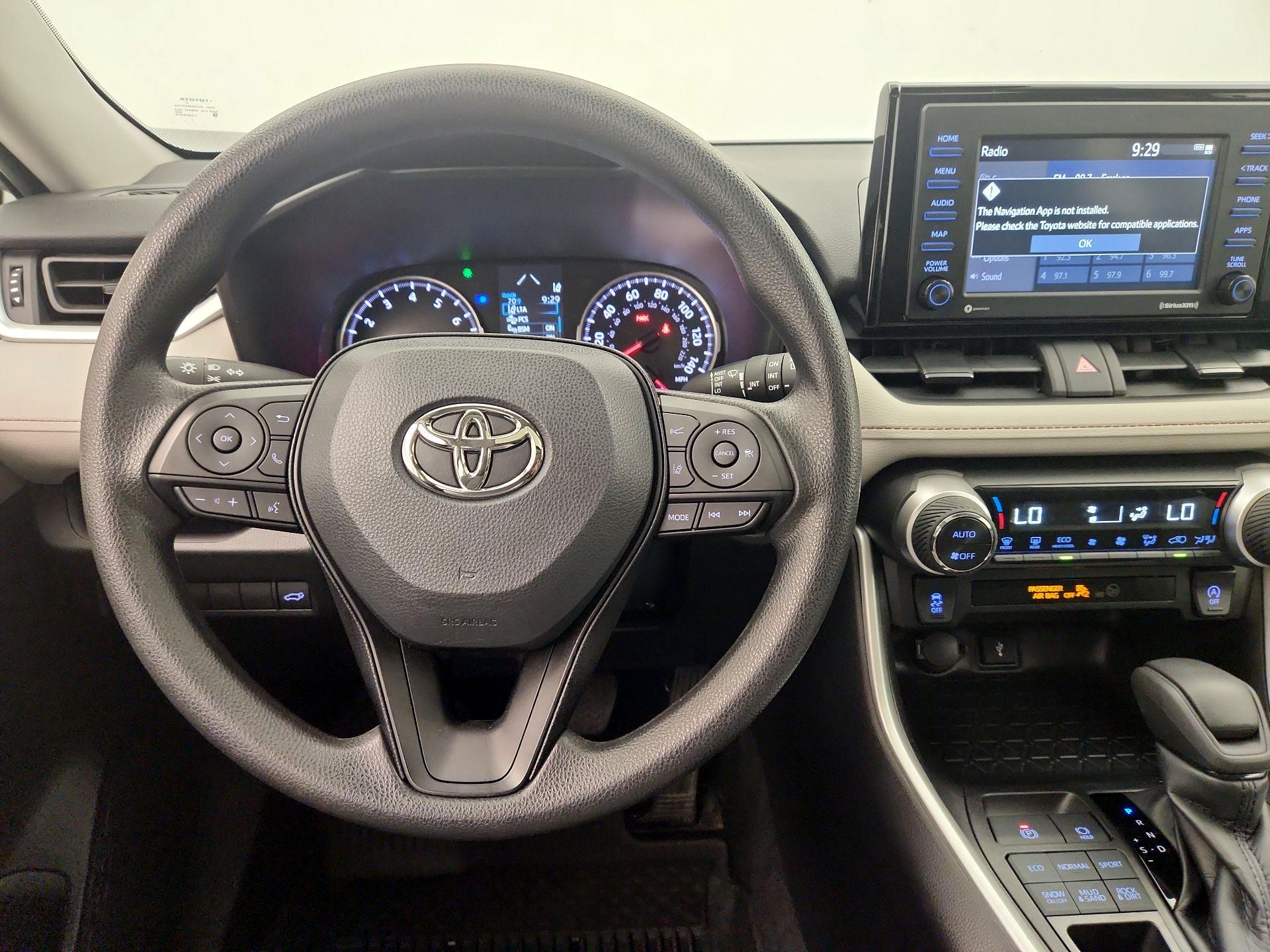 Thumbnail: 2022 Toyota RAV4 - 10