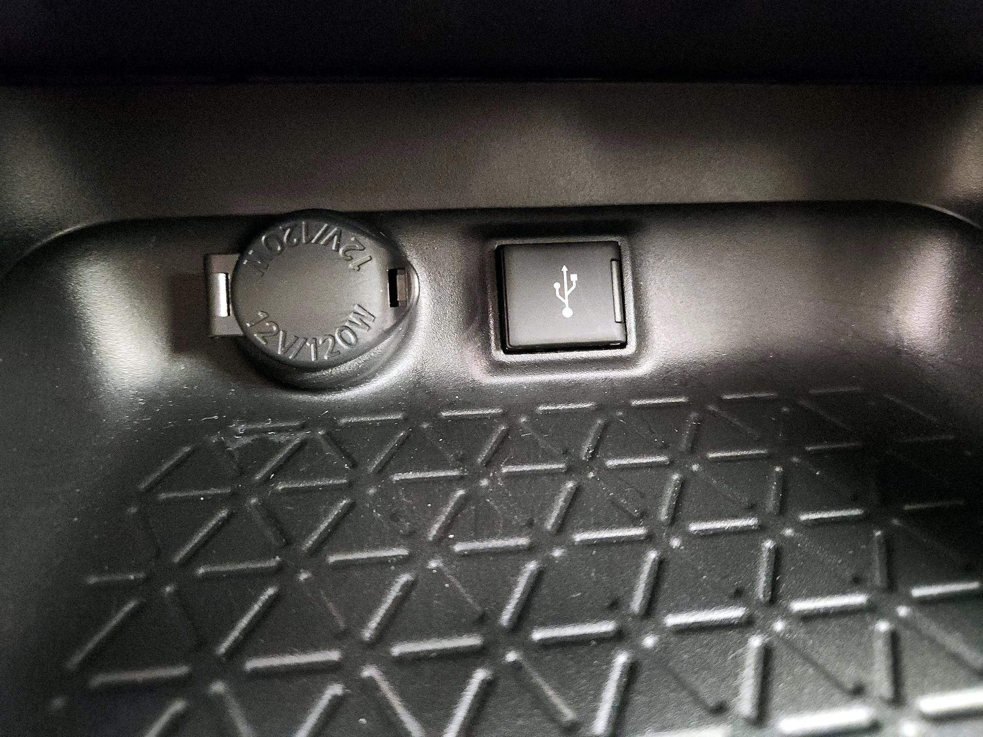 Thumbnail: 2022 Toyota RAV4 - 18