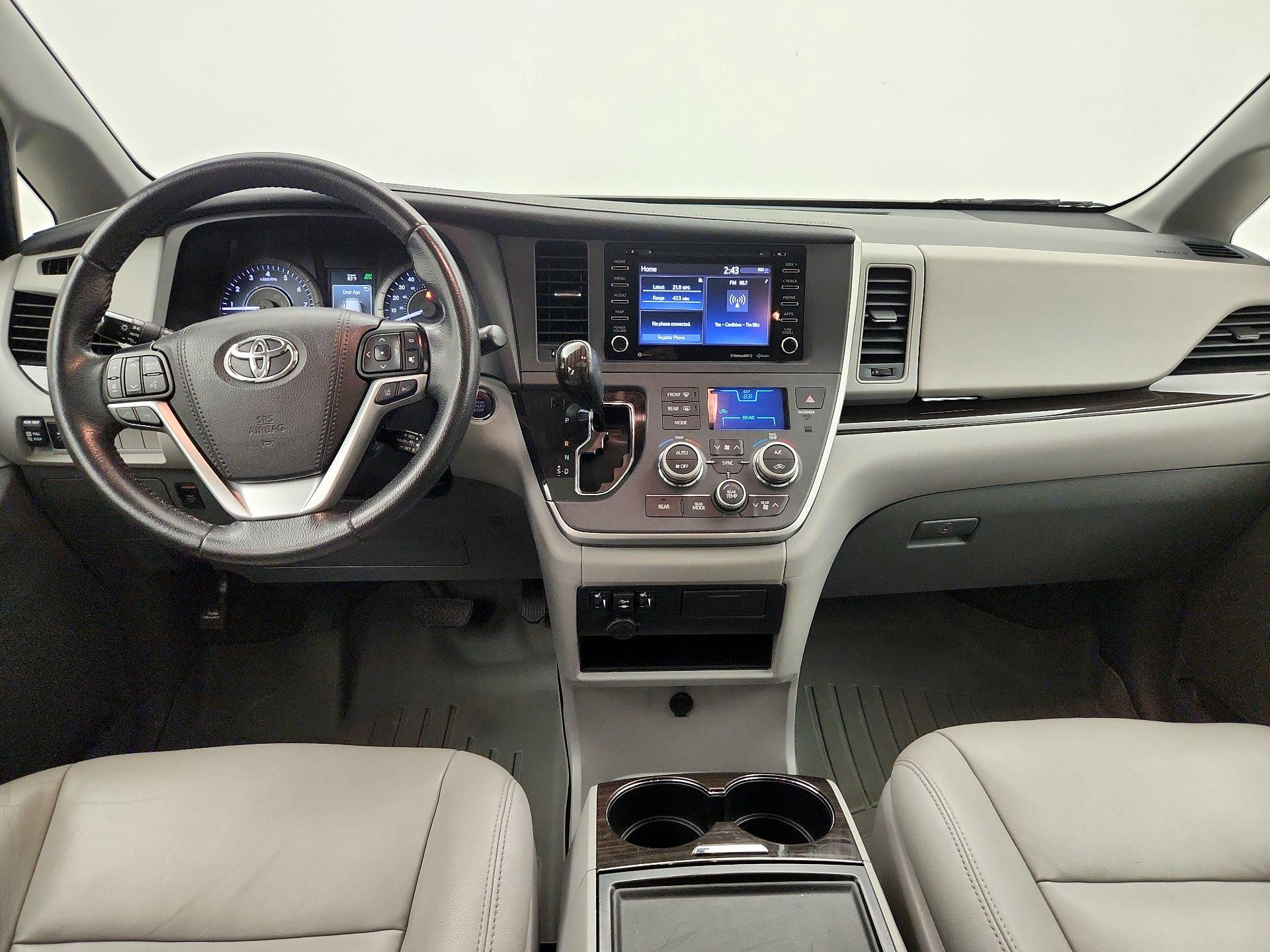 Thumbnail: 2020 Toyota Sienna - 9
