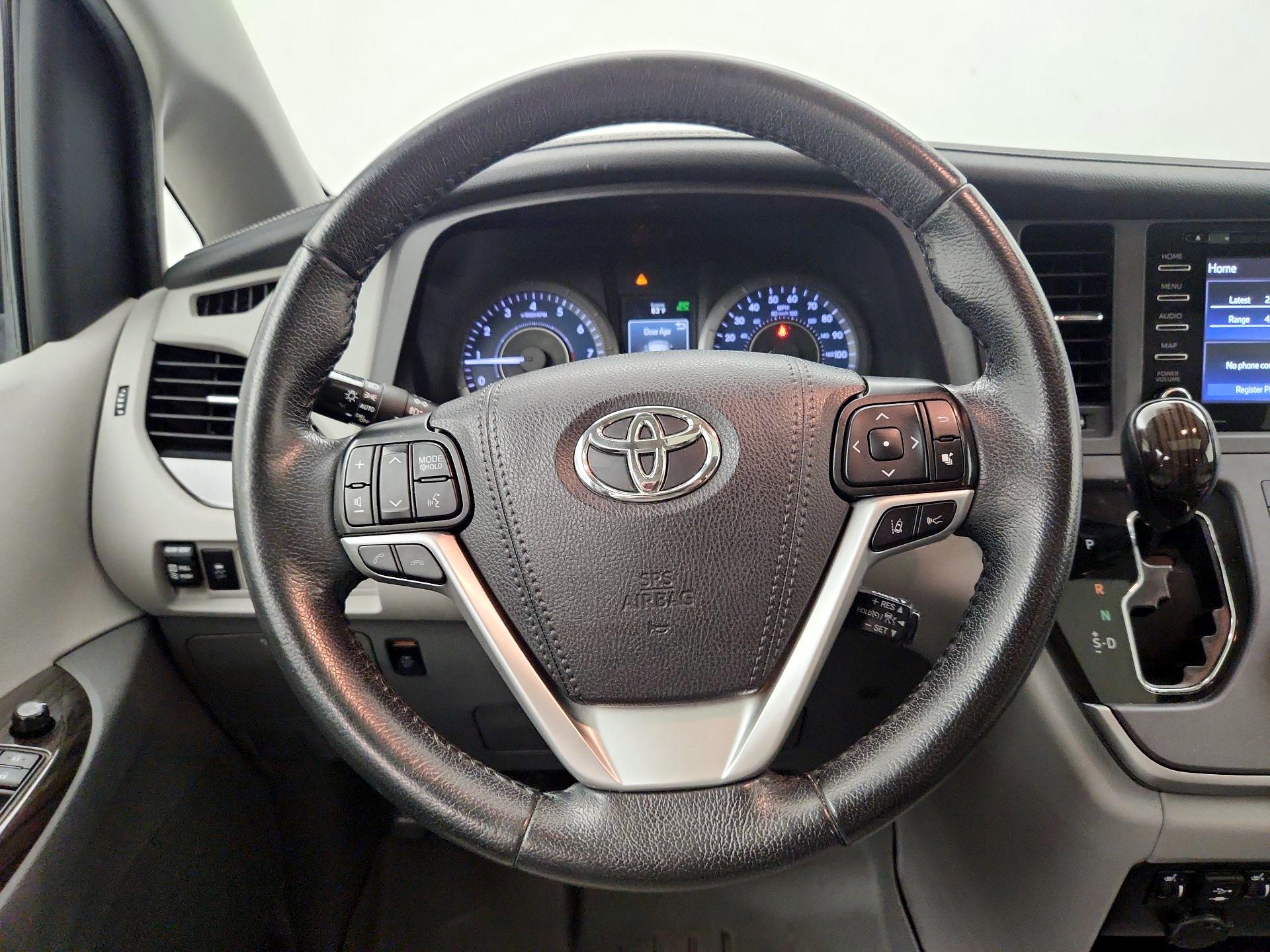 Thumbnail: 2020 Toyota Sienna - 10