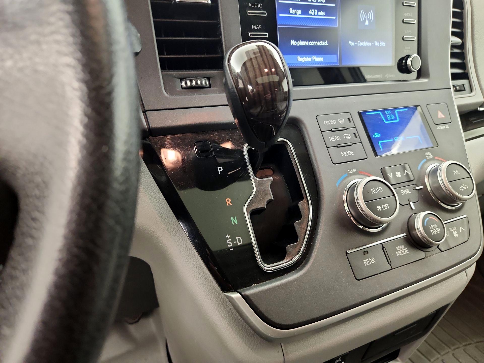 Thumbnail: 2020 Toyota Sienna - 17