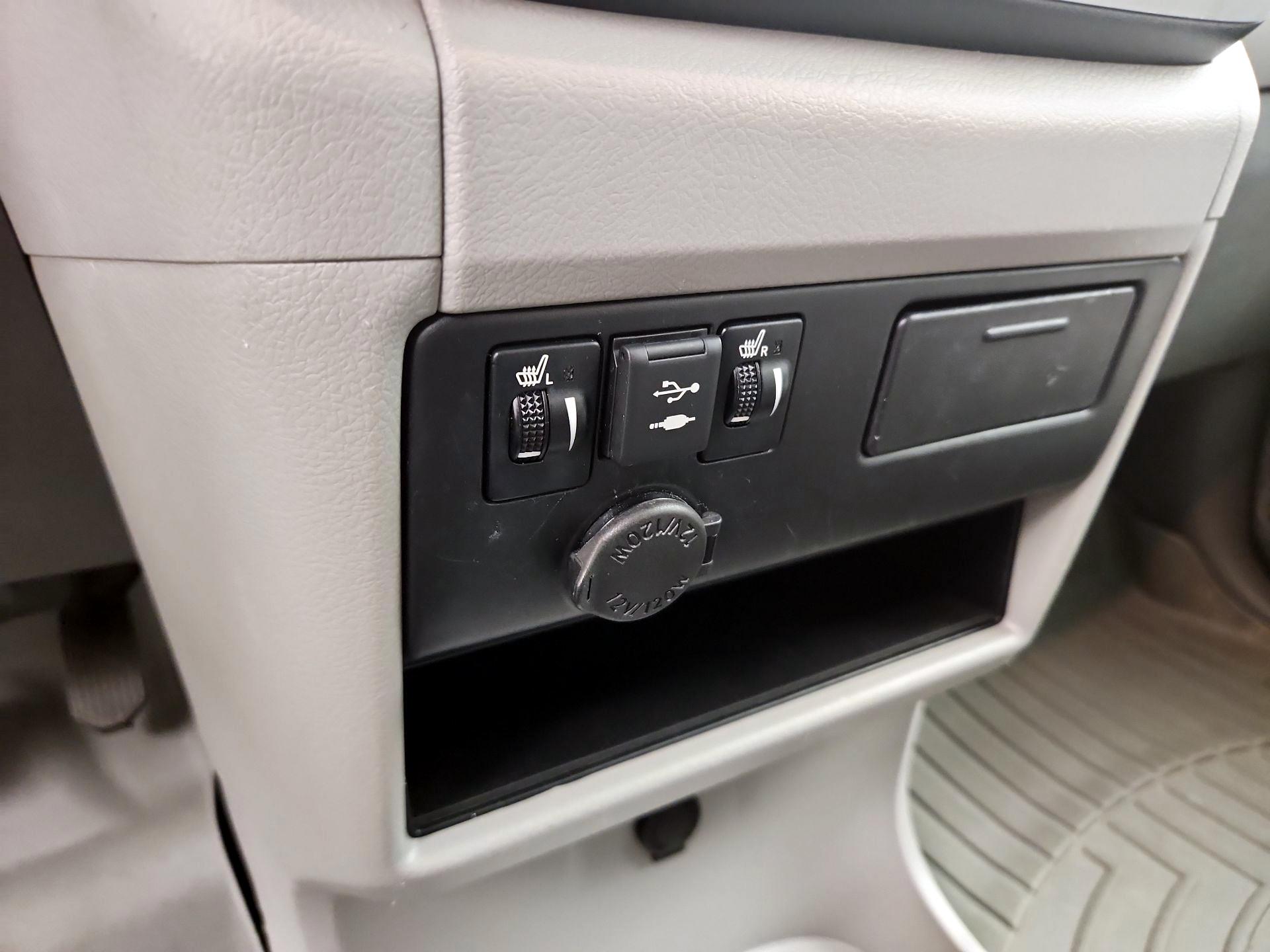 Thumbnail: 2020 Toyota Sienna - 18