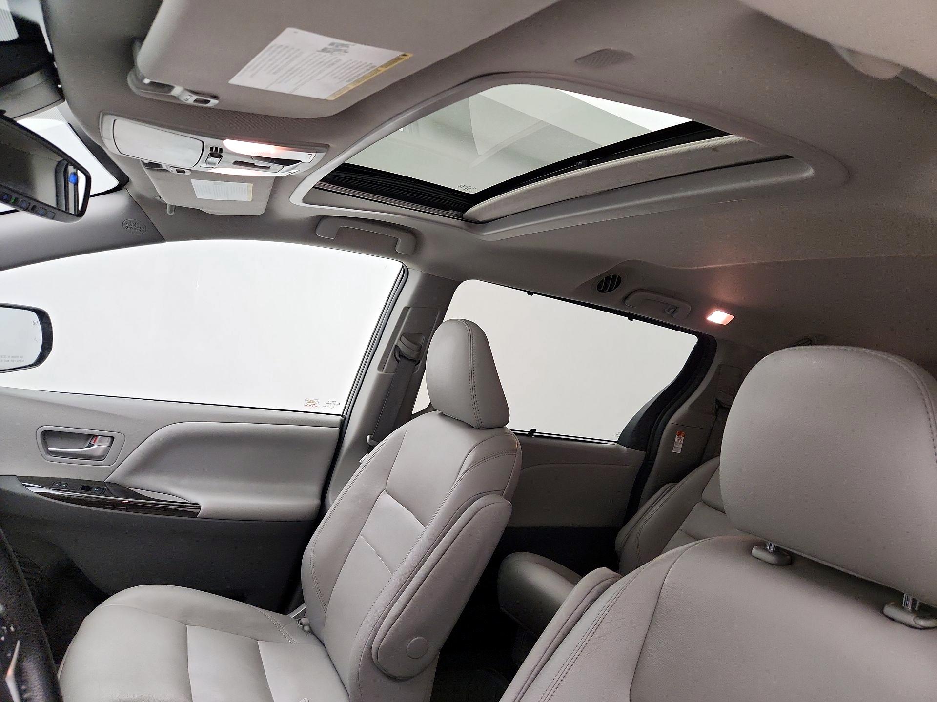 Thumbnail: 2020 Toyota Sienna - 19