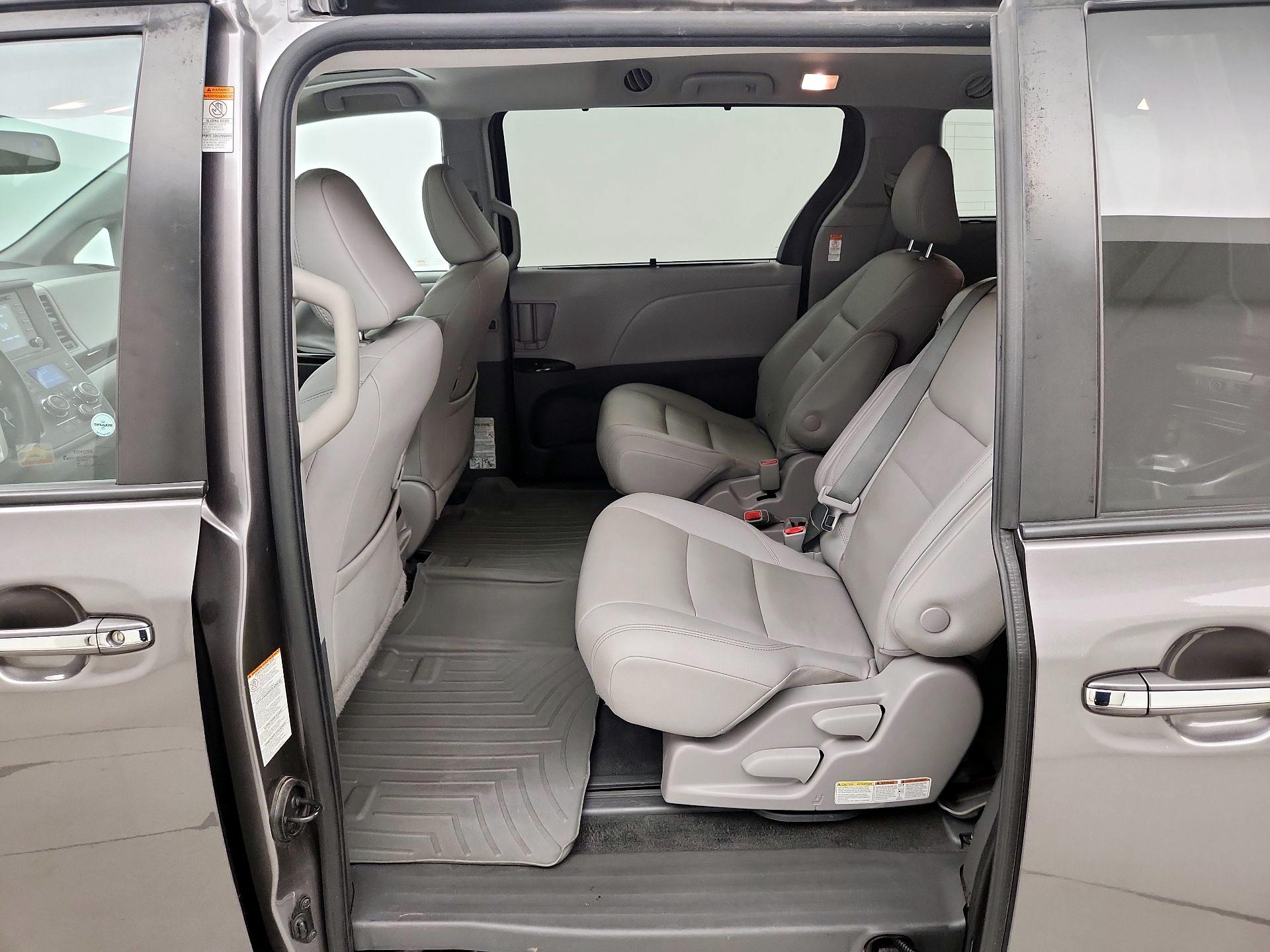 Thumbnail: 2020 Toyota Sienna - 20