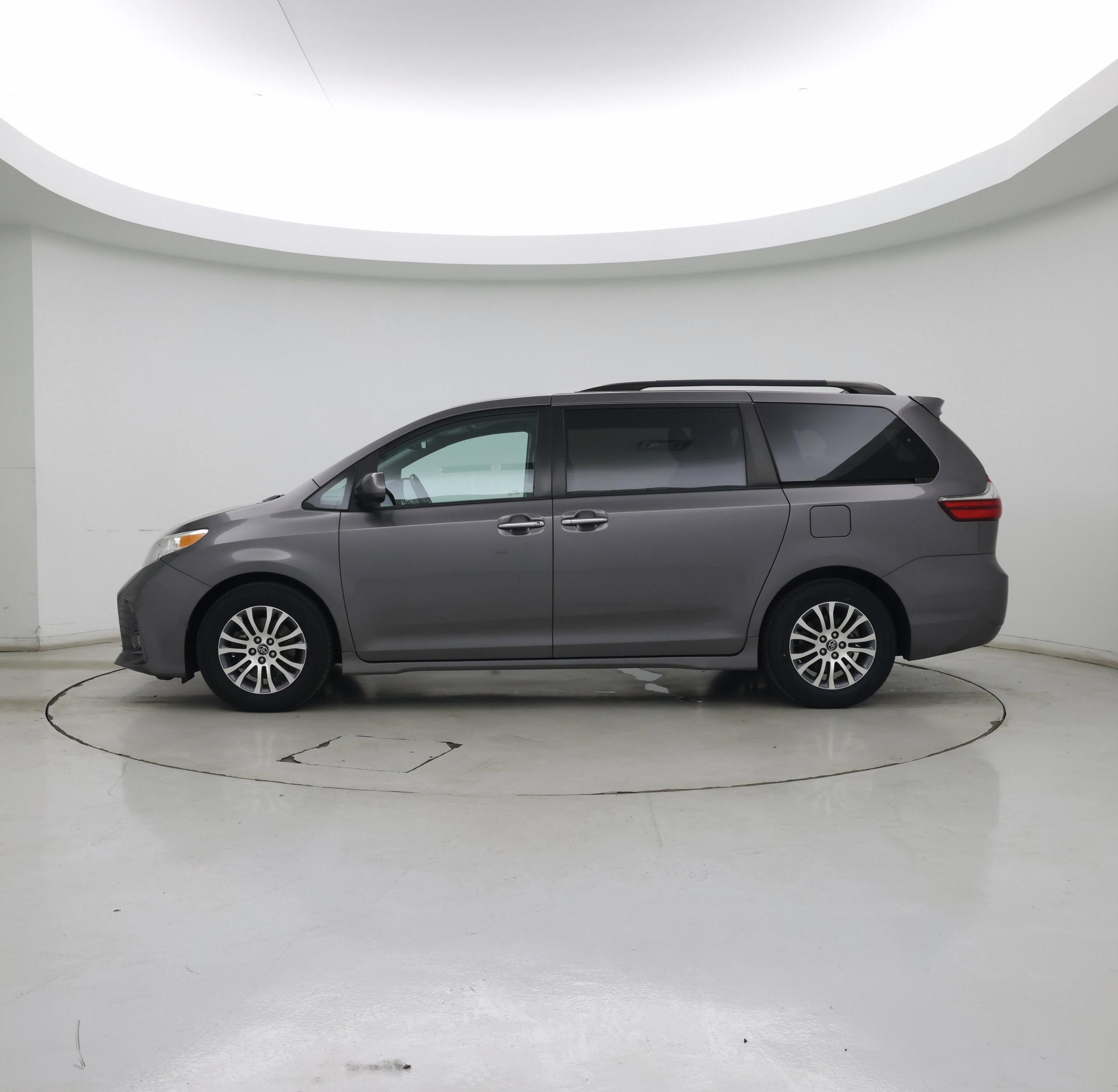 Thumbnail: 2020 Toyota Sienna - 3