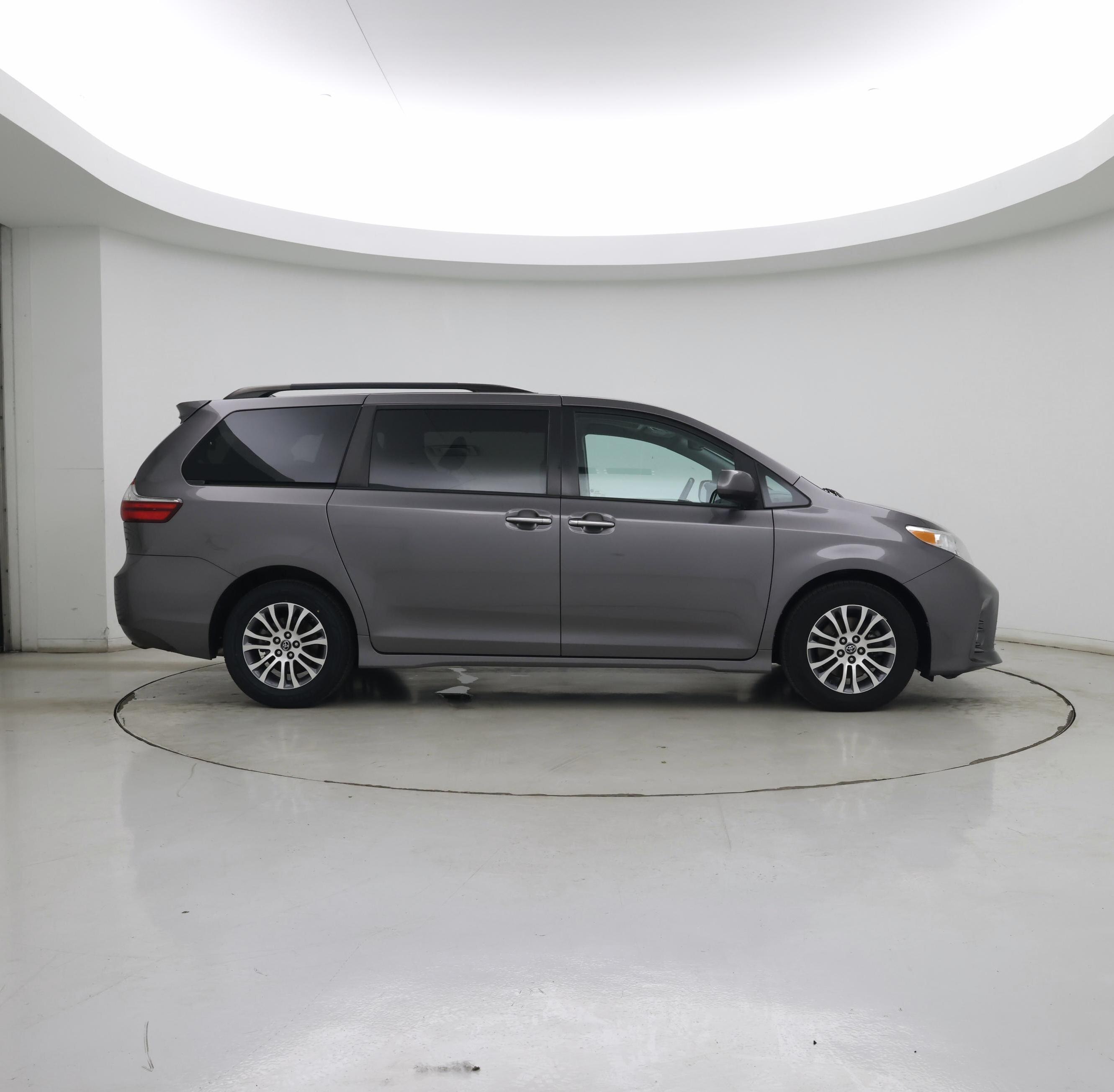 Thumbnail: 2020 Toyota Sienna - 7