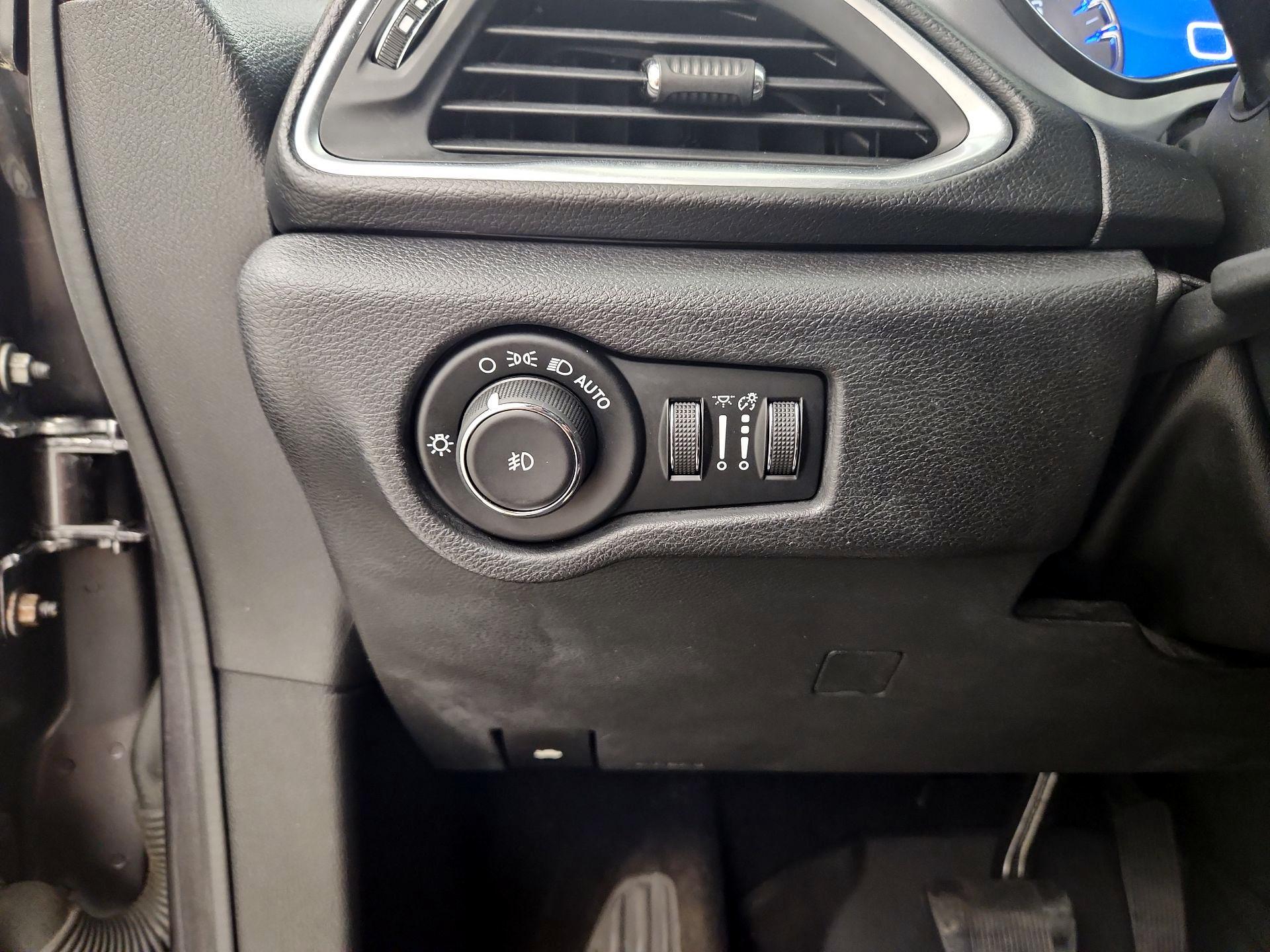 Thumbnail: 2019 Chrysler Pacifica - 13