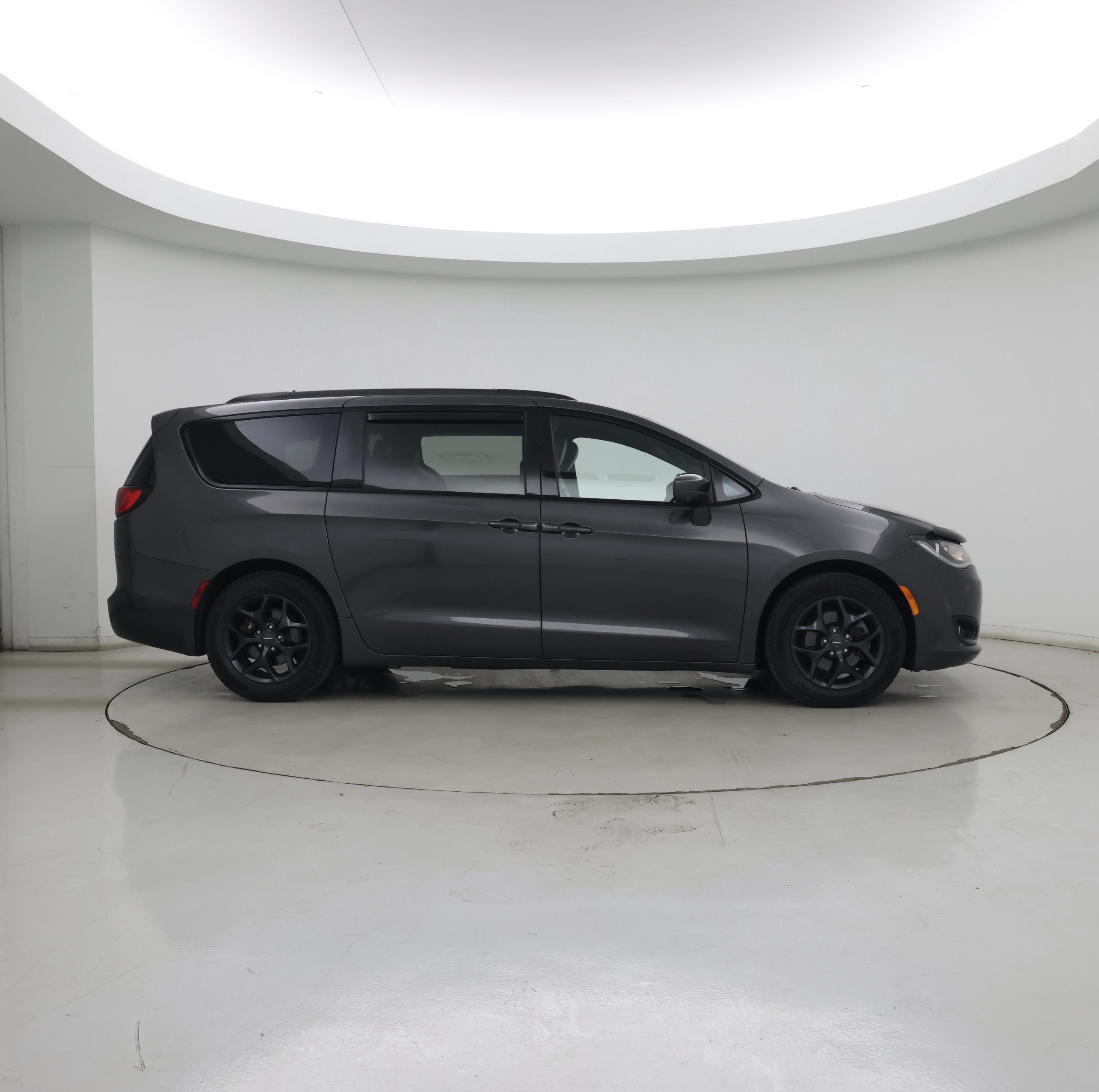 Thumbnail: 2019 Chrysler Pacifica - 7