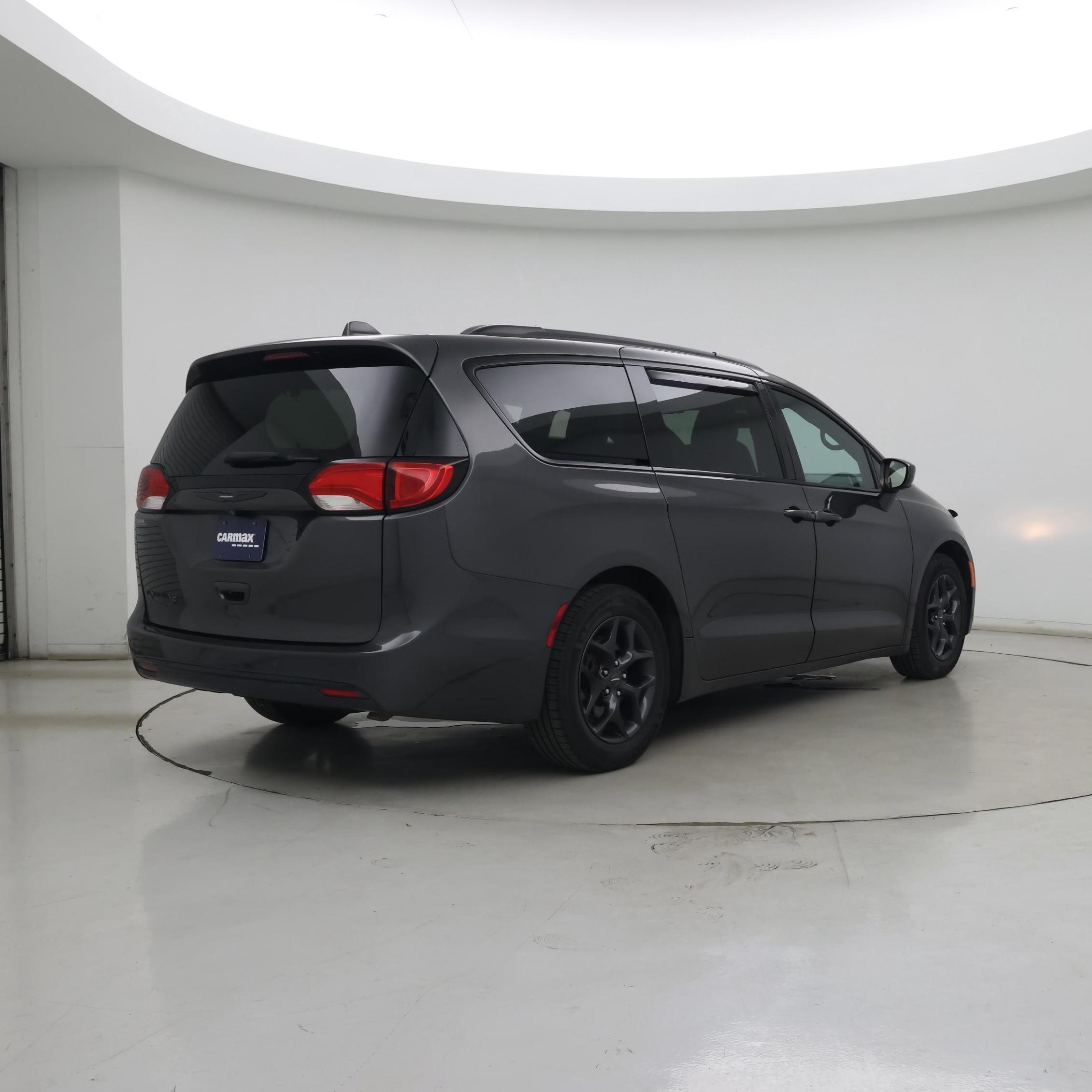 Thumbnail: 2019 Chrysler Pacifica - 8