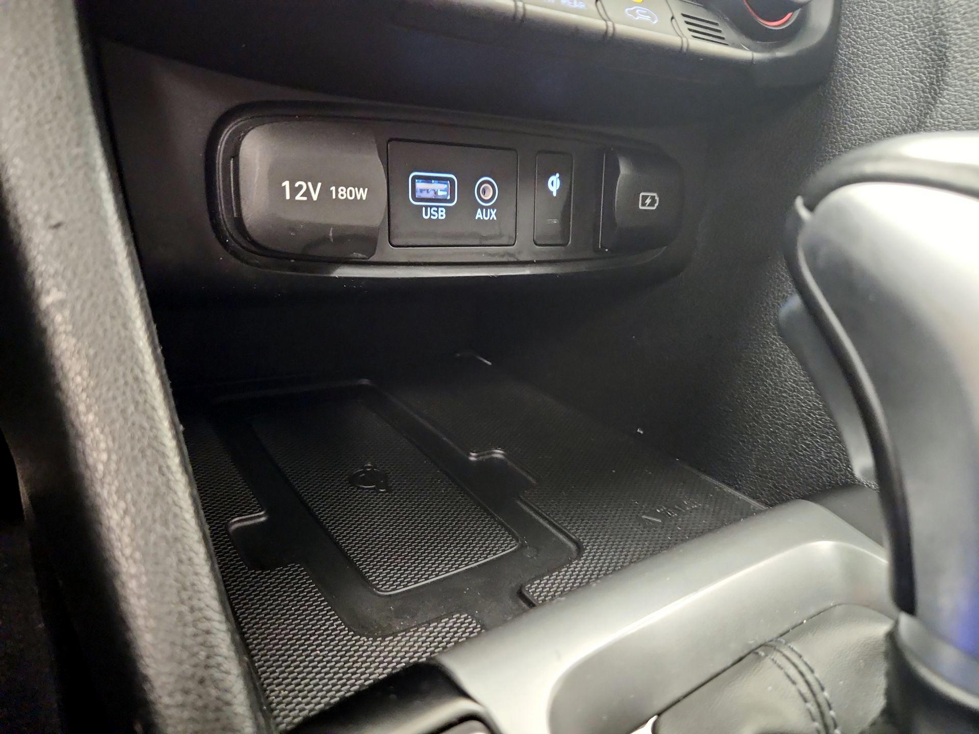 Thumbnail: 2020 Hyundai Veloster - 18