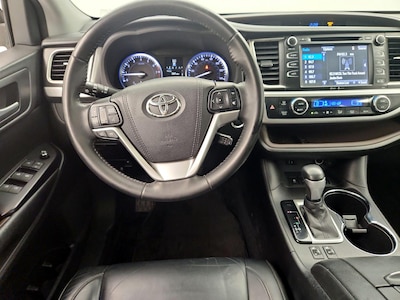 Steering Wheel & Instrument Cluster (On)