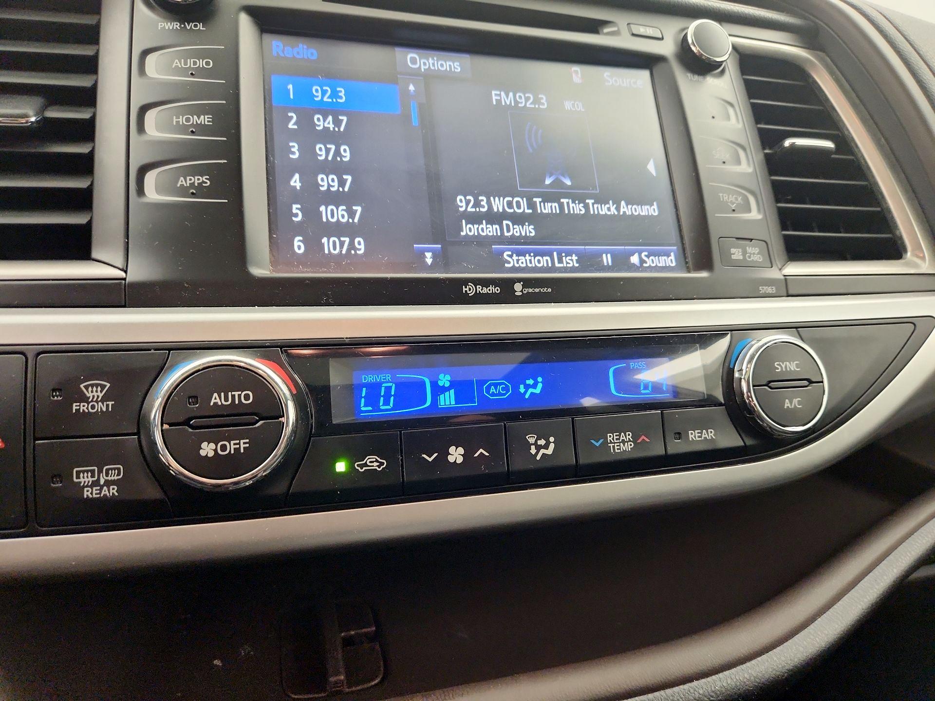 Thumbnail: 2015 Toyota Highlander - 16
