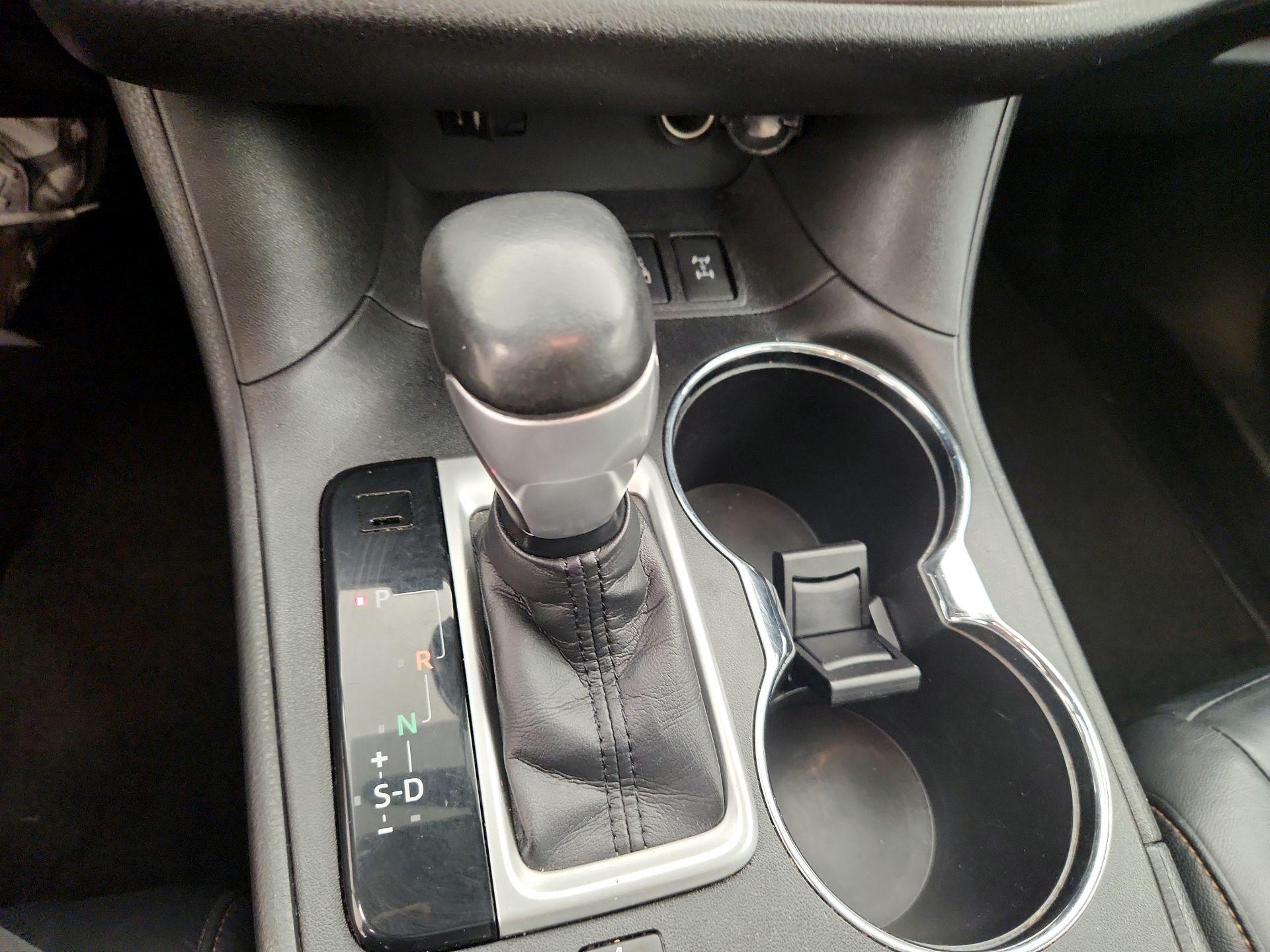 Thumbnail: 2015 Toyota Highlander - 17