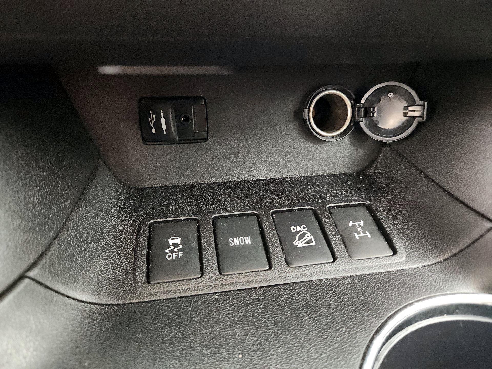 Thumbnail: 2015 Toyota Highlander - 18