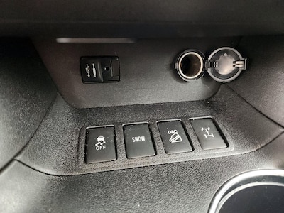 USB/AUX Ports