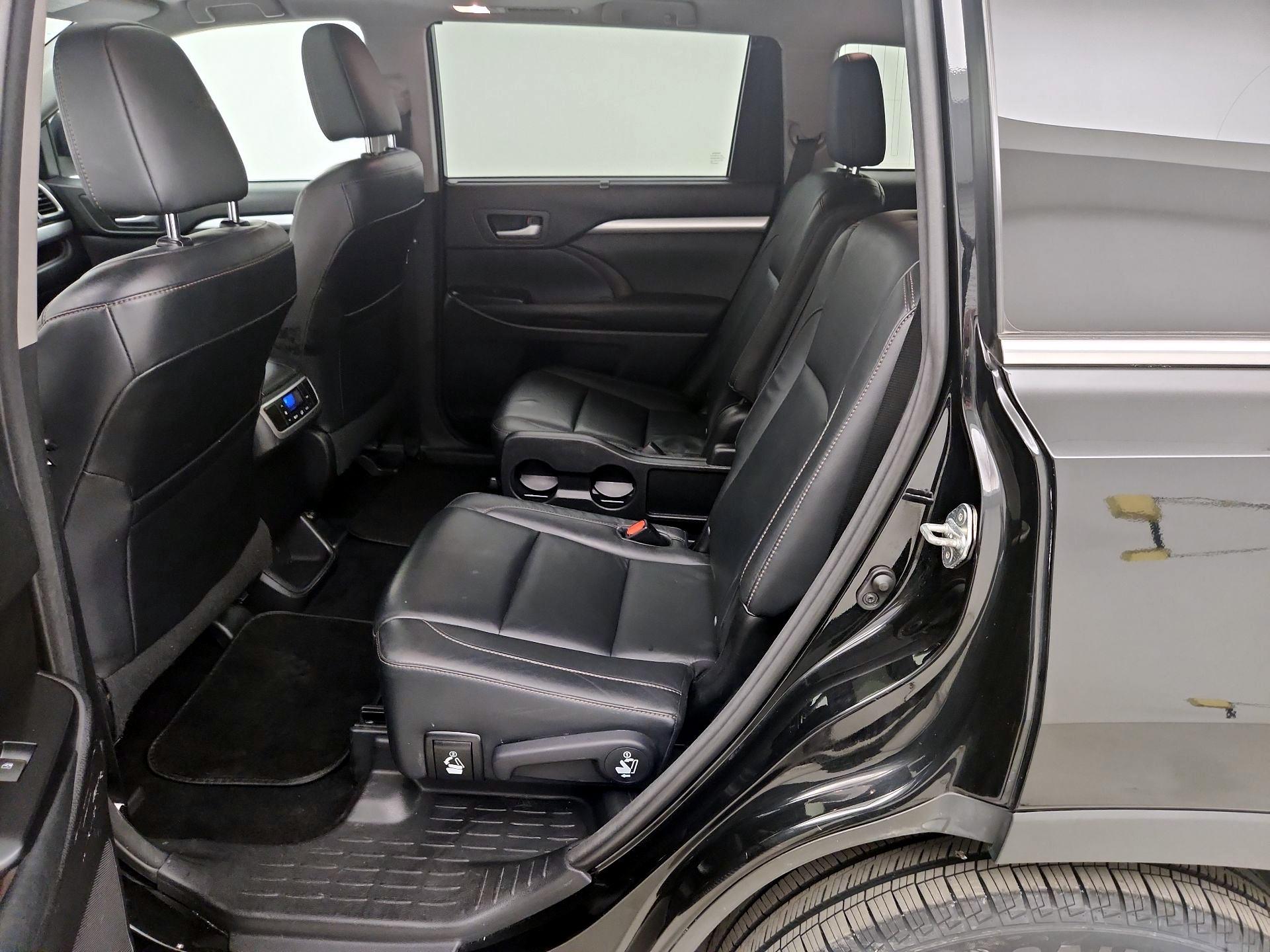 Thumbnail: 2015 Toyota Highlander - 20