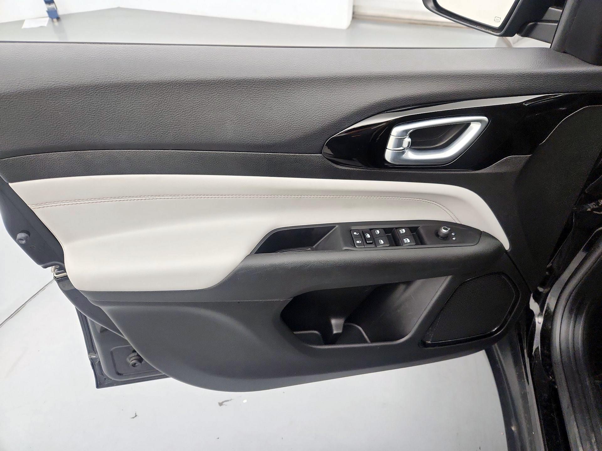 Thumbnail: 2022 Jeep Compass - 12