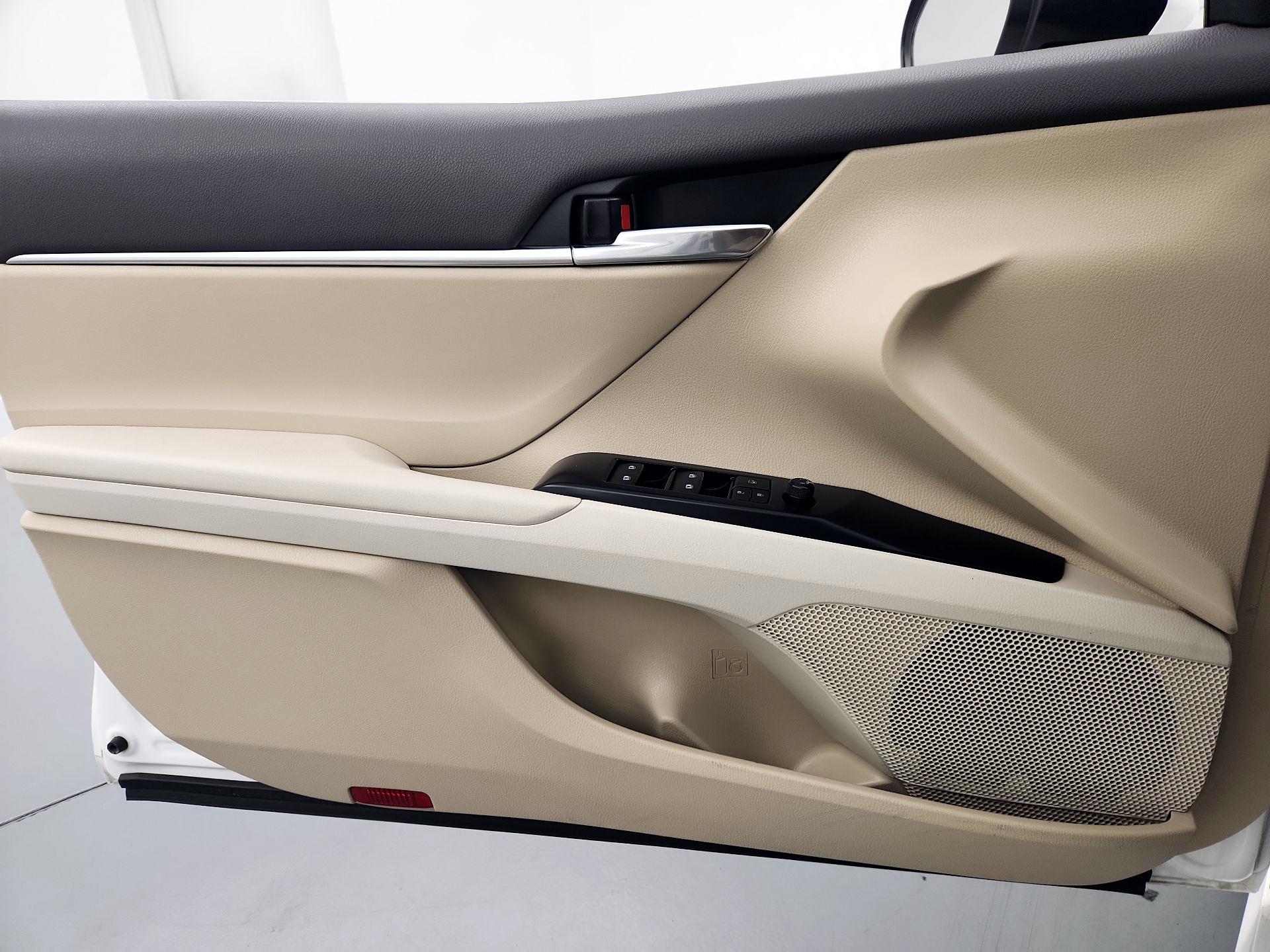 Thumbnail: 2020 Toyota Camry - 12