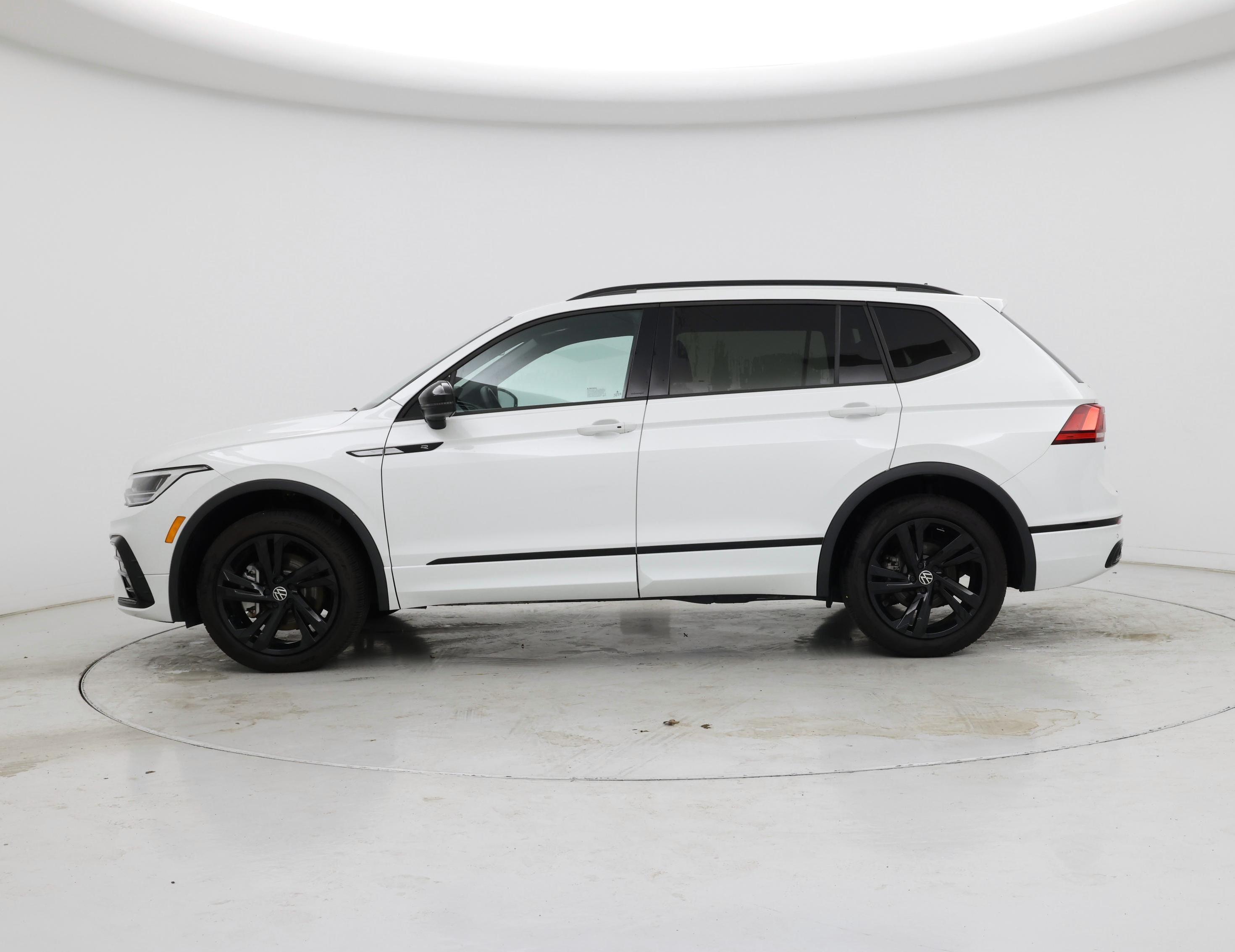 Thumbnail: 2024 Volkswagen Tiguan - 3