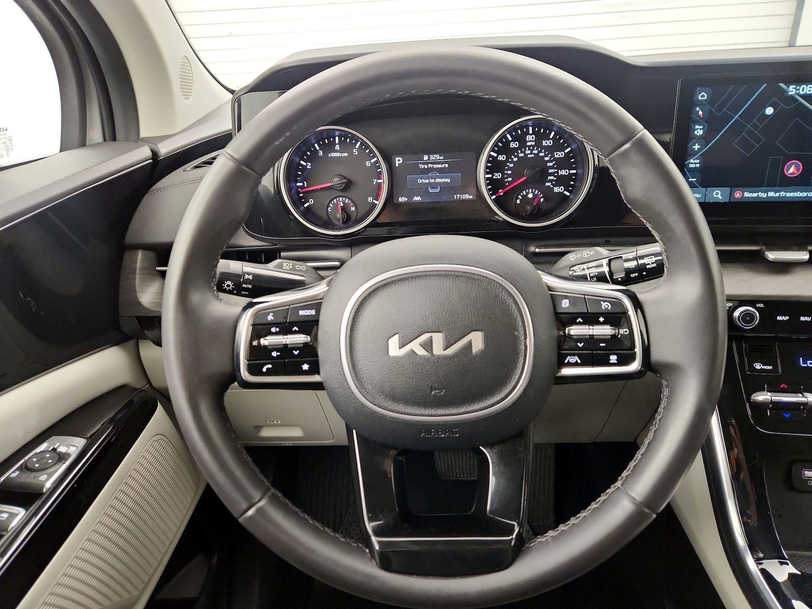 2024 Kia Carnival EX - Photo 11