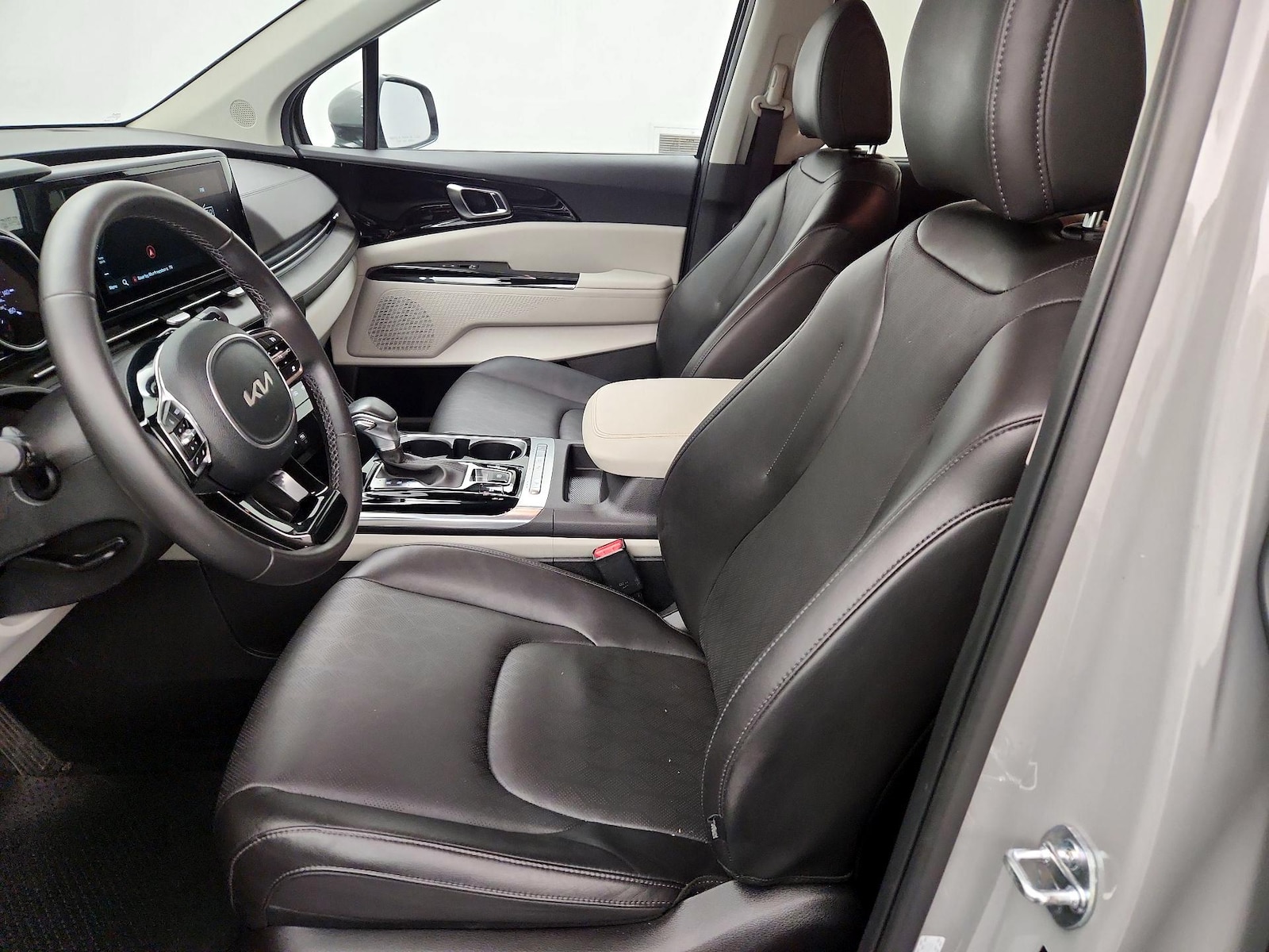 2024 Kia Carnival EX - Photo 12