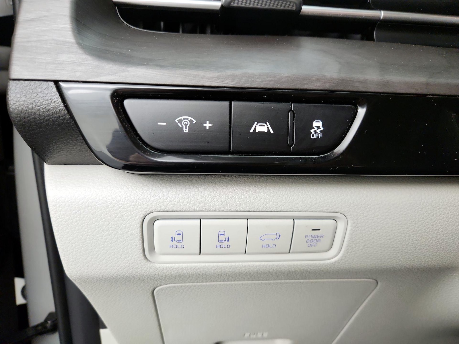 2024 Kia Carnival EX - Photo 14