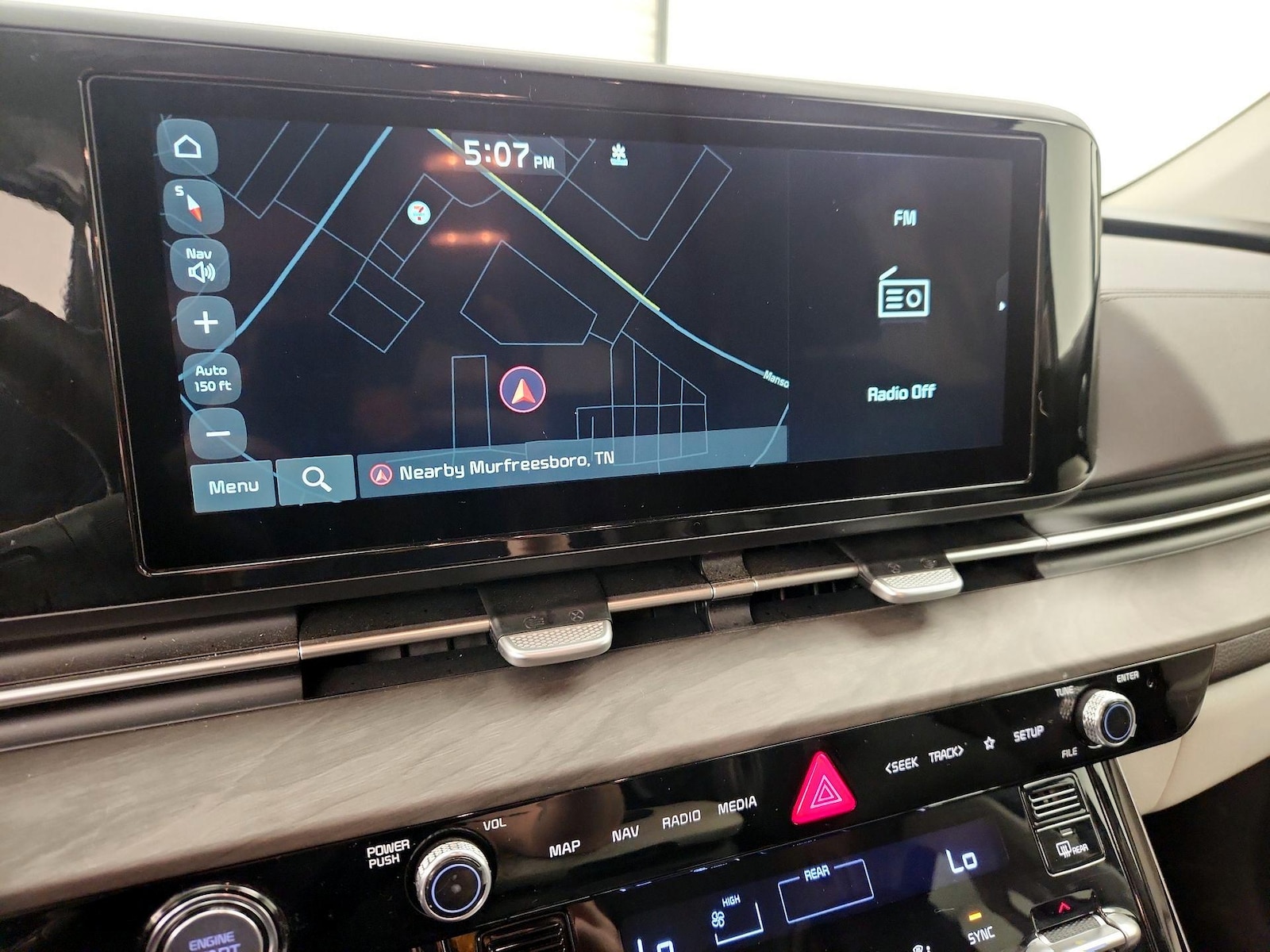2024 Kia Carnival EX - Photo 15