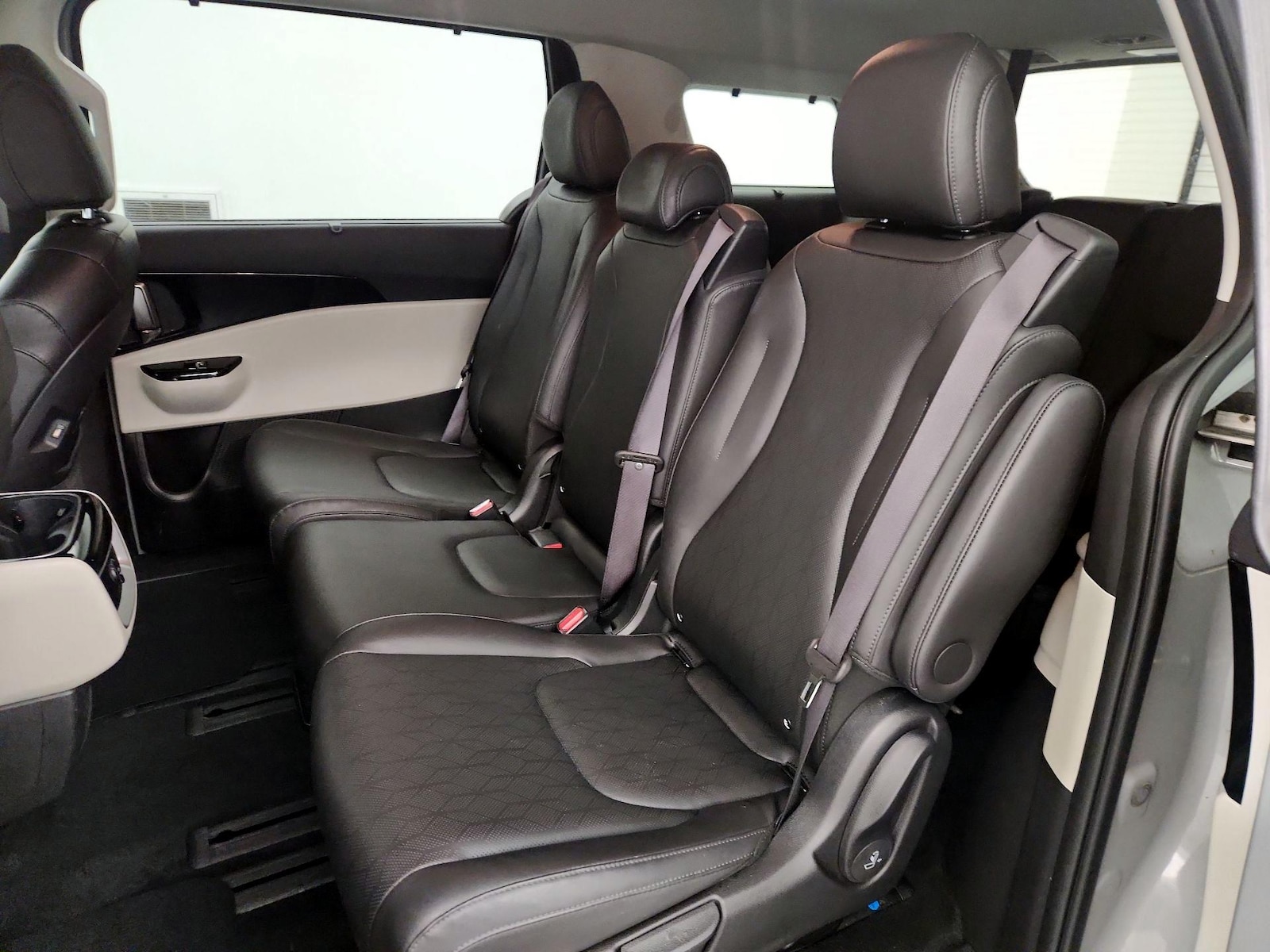 2024 Kia Carnival EX - Photo 21