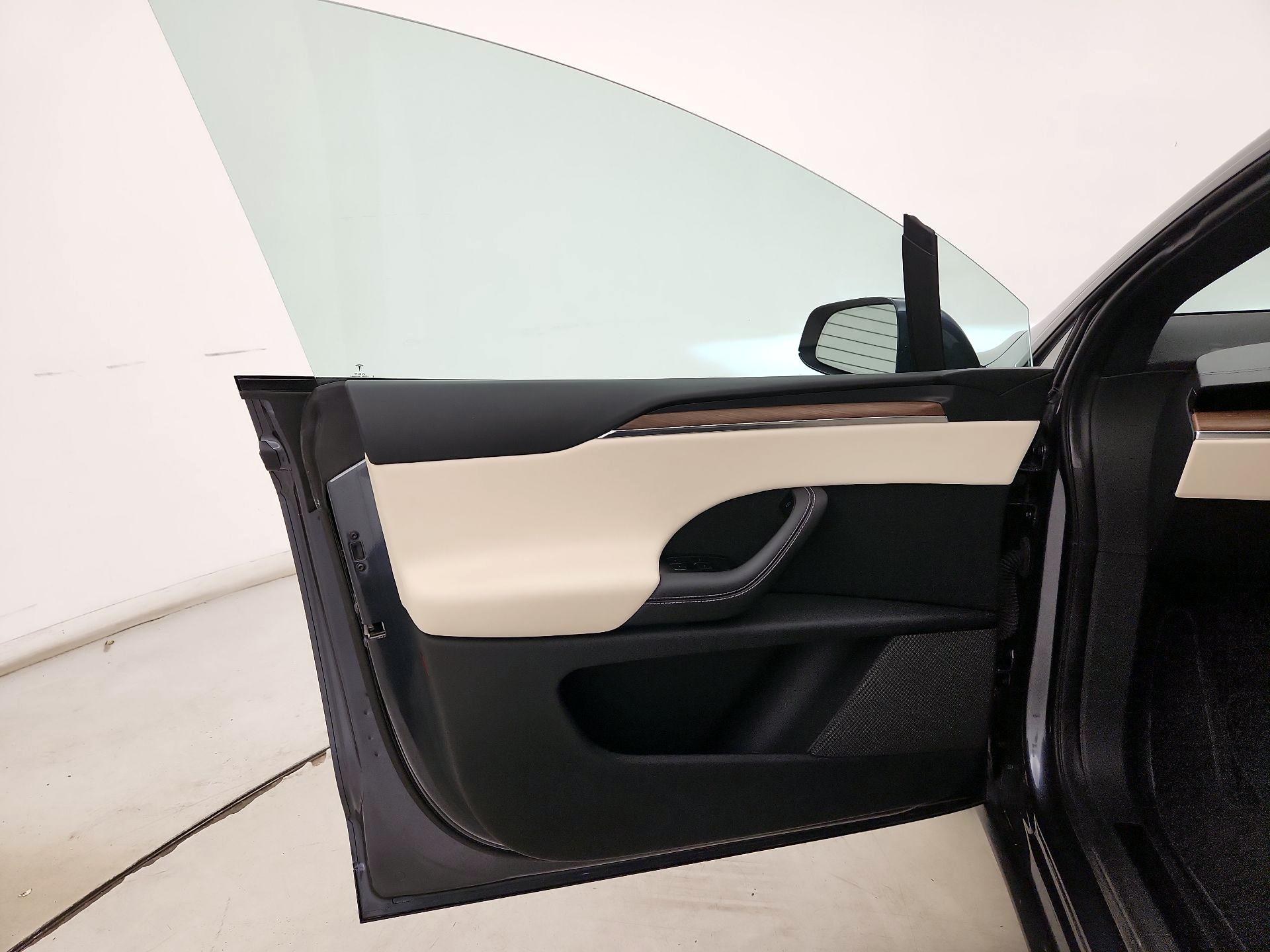 Thumbnail: 2022 Tesla Model X - 12