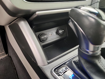 USB/AUX Ports