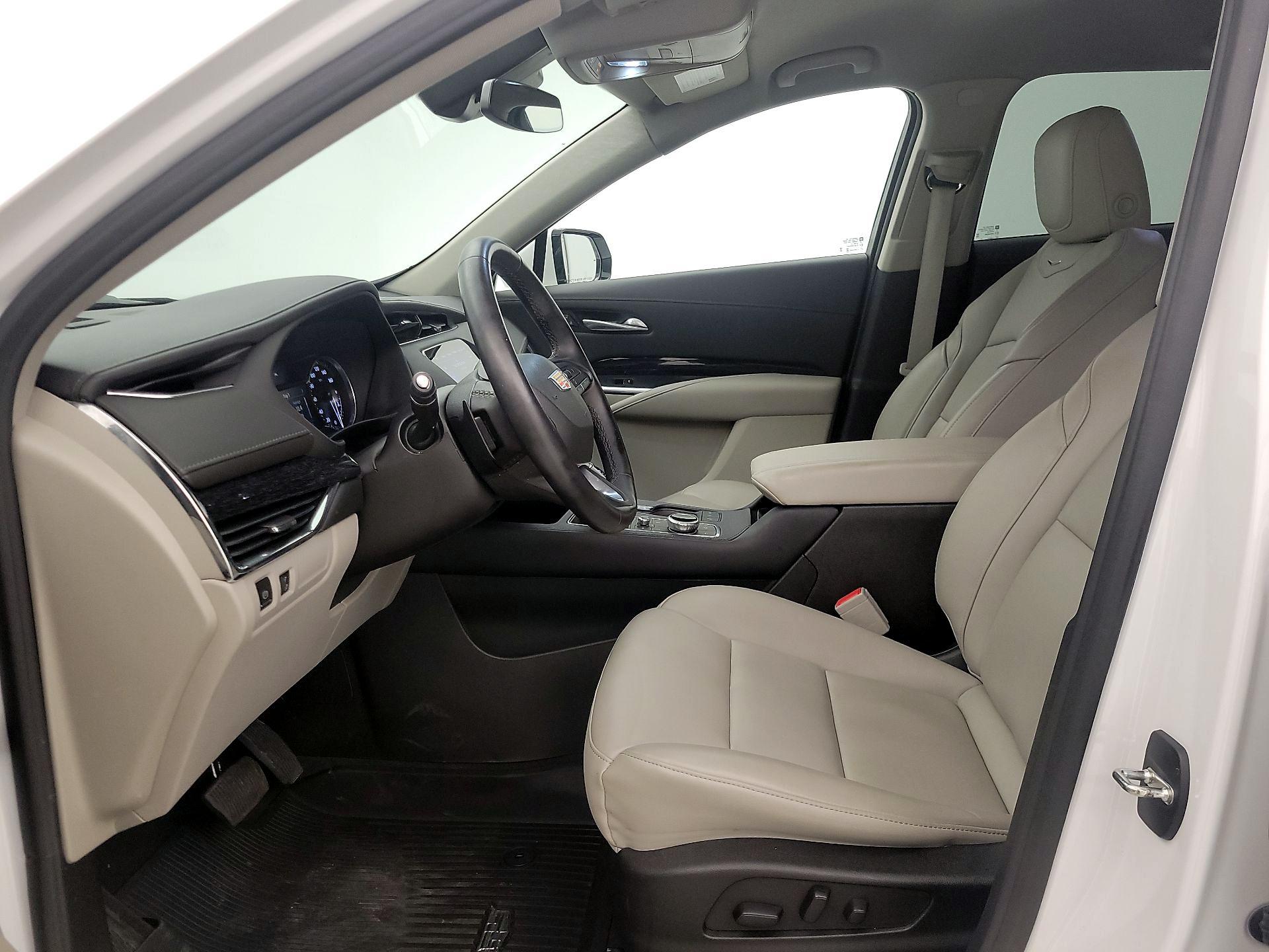 Thumbnail: 2023 Cadillac XT4 - 11