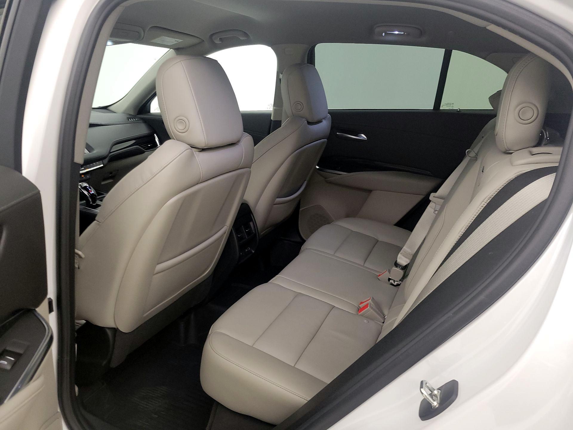 Thumbnail: 2023 Cadillac XT4 - 19