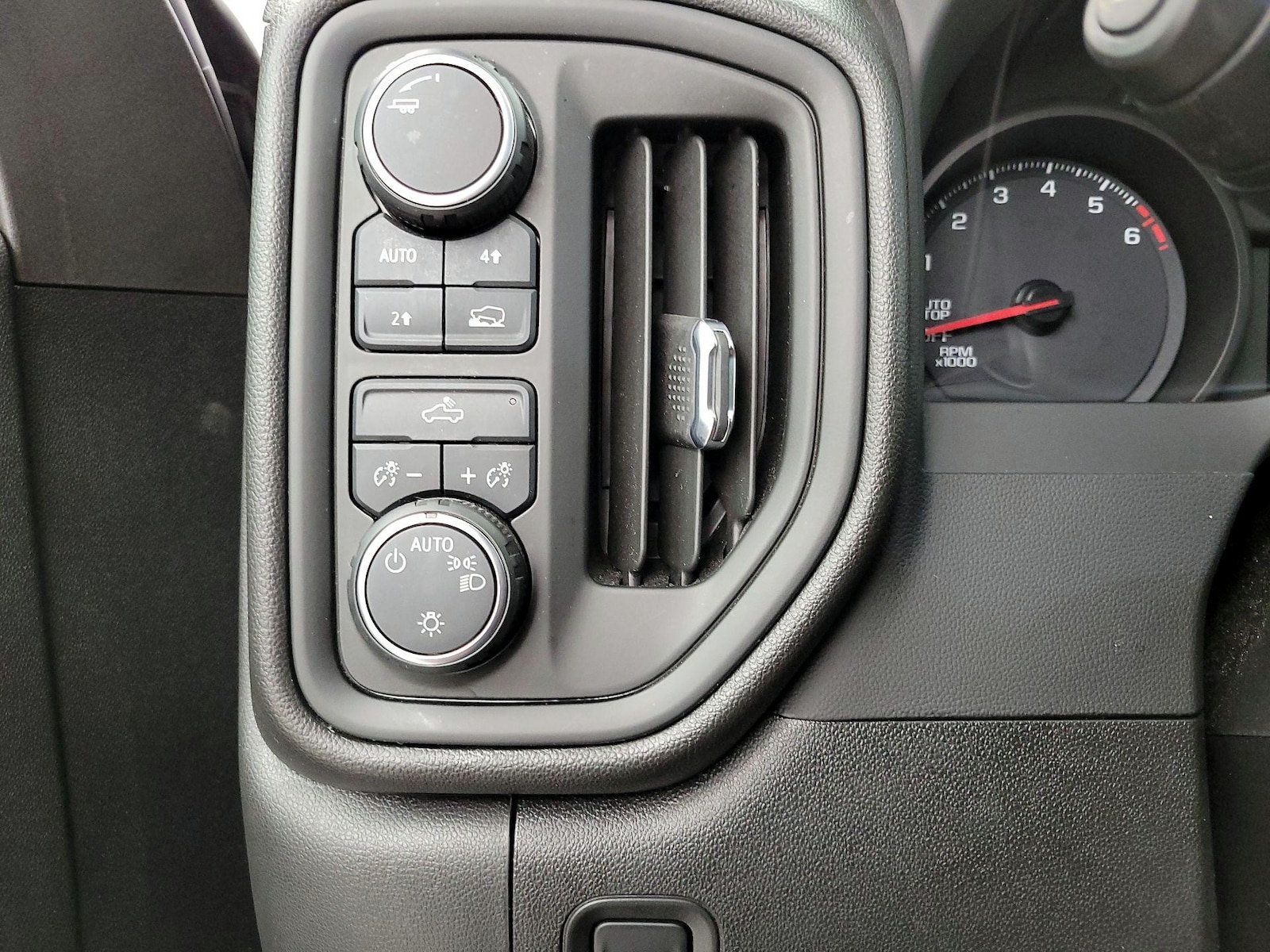2022 Chevrolet Silverado 1500 Custom - Photo 14