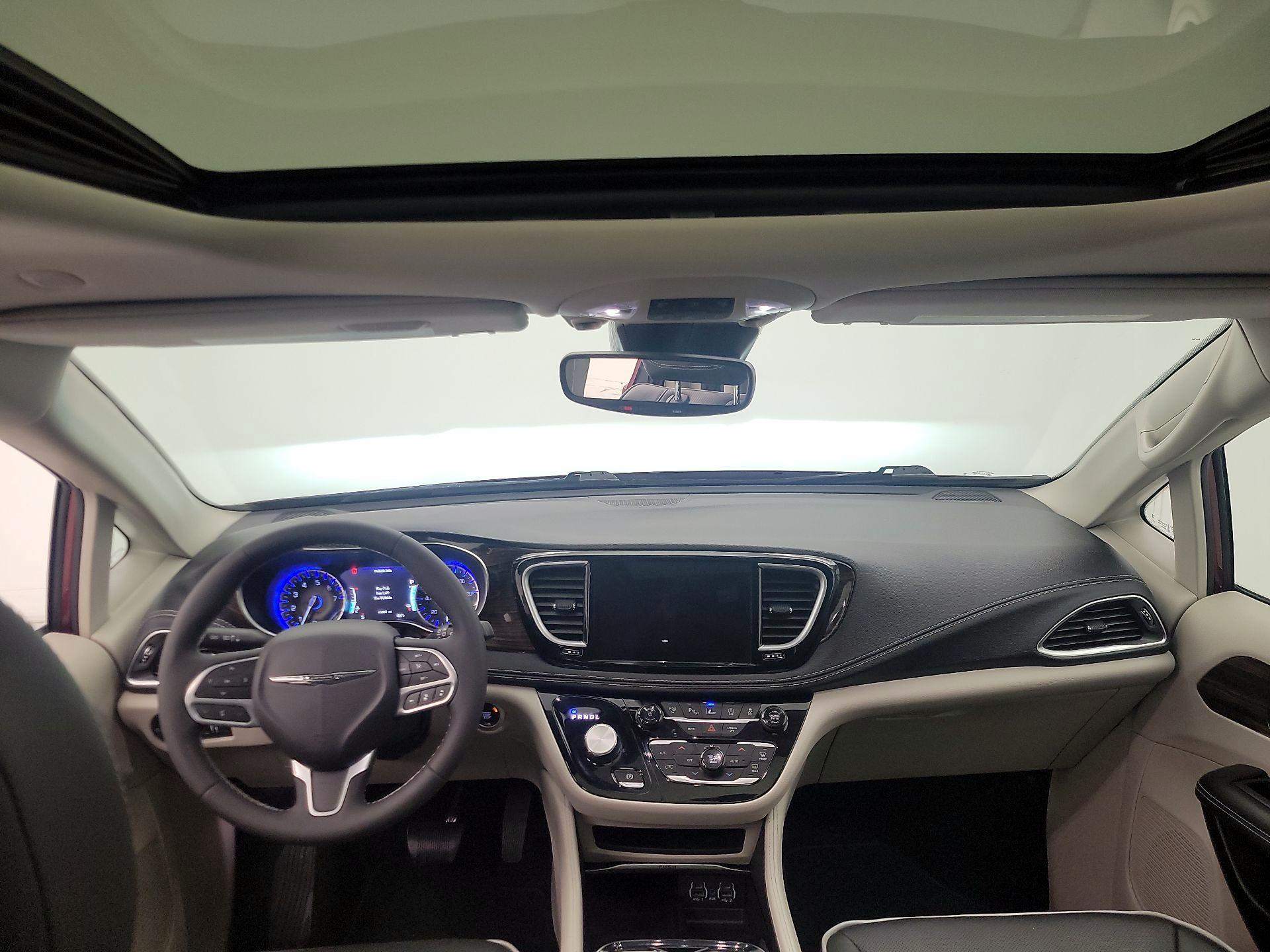 Thumbnail: 2023 Chrysler Pacifica - 9