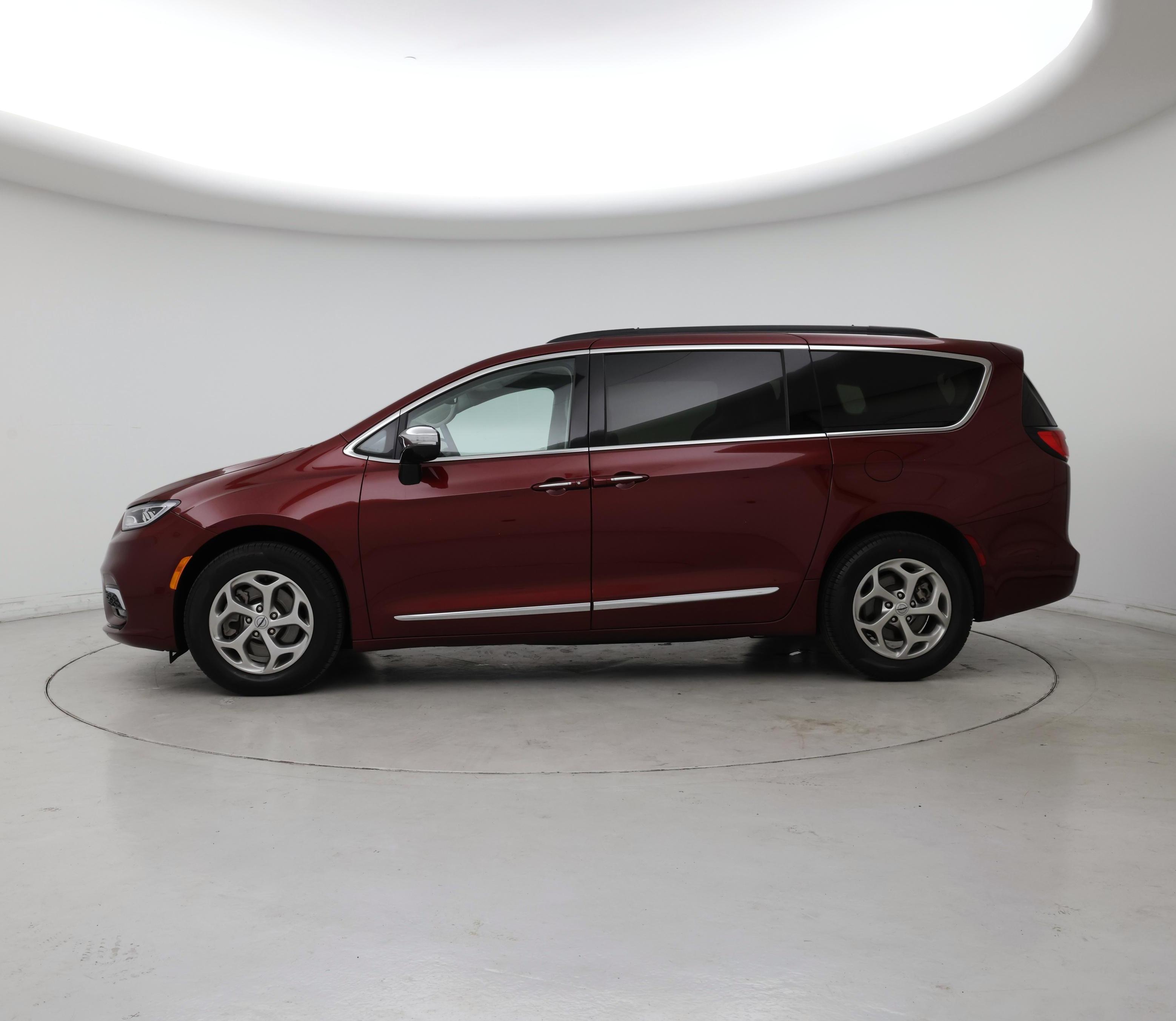 Thumbnail: 2023 Chrysler Pacifica - 3