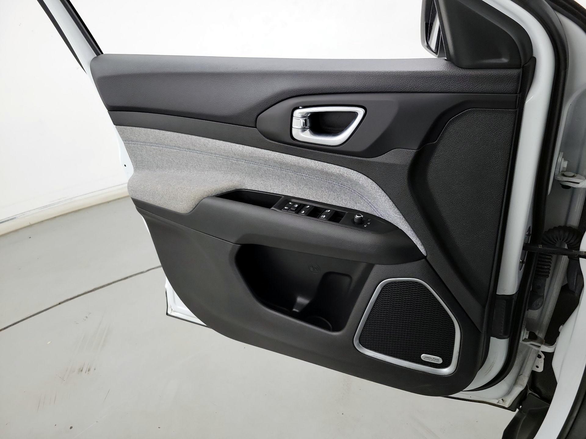 Thumbnail: 2022 Jeep Compass - 12