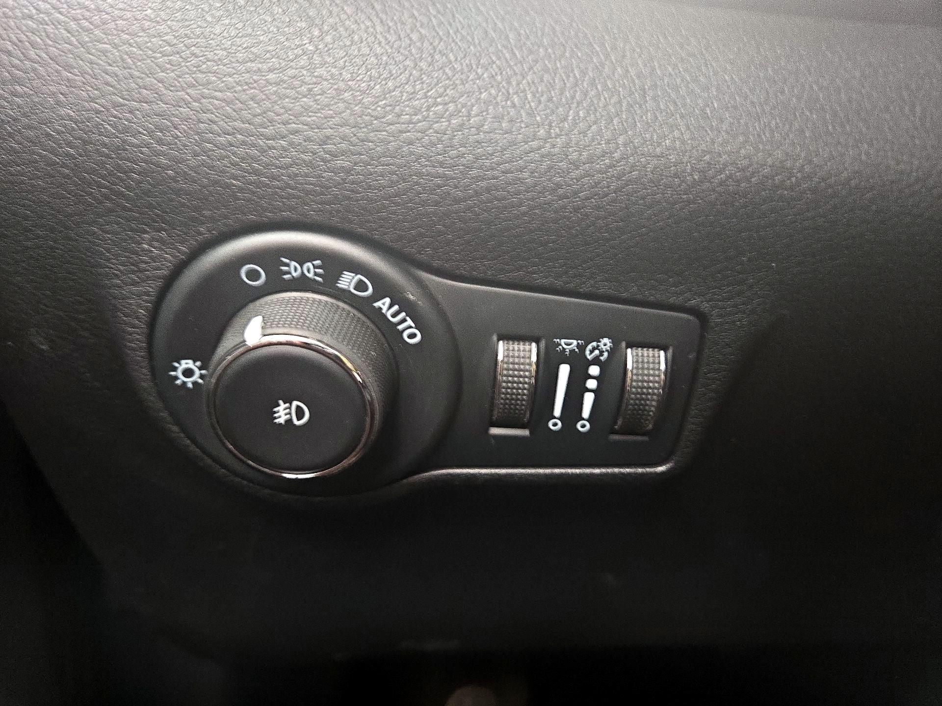 Thumbnail: 2022 Jeep Compass - 13